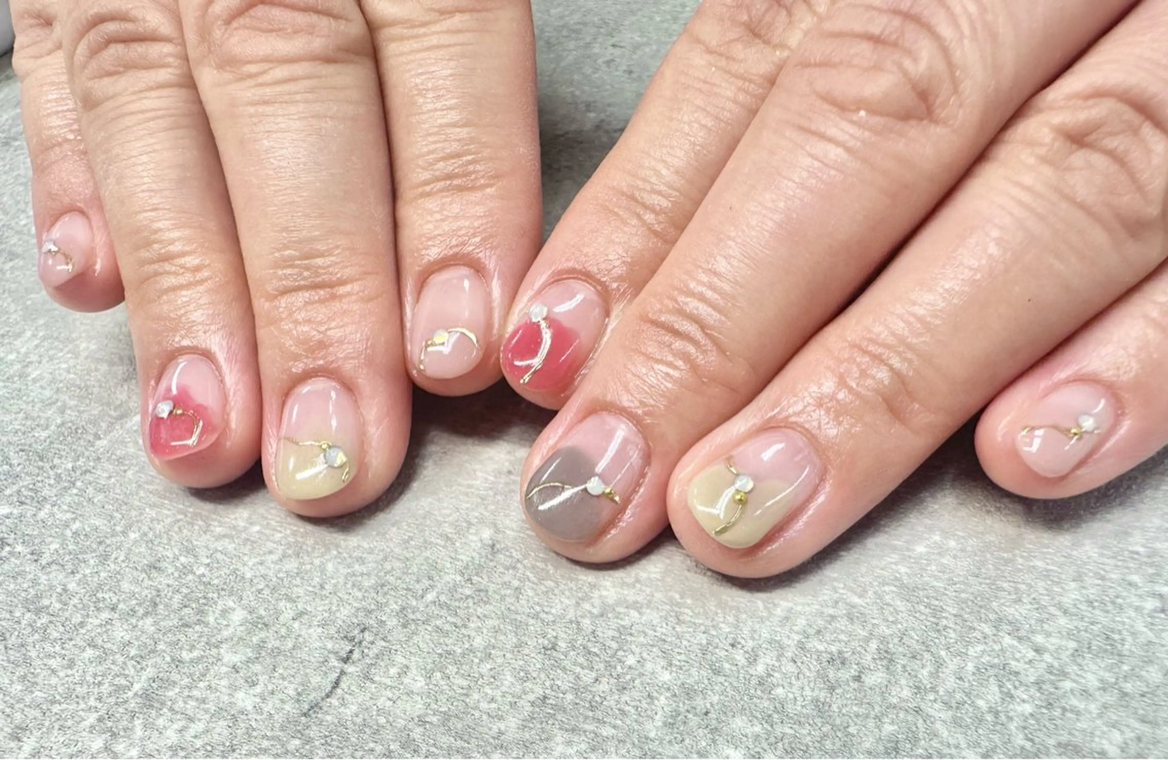 ネイル フットネイル フレンチネイル グラデーション キラキラネイル 韓国ネイル ハンドネイル 高多 瑠美のネイルデザイン