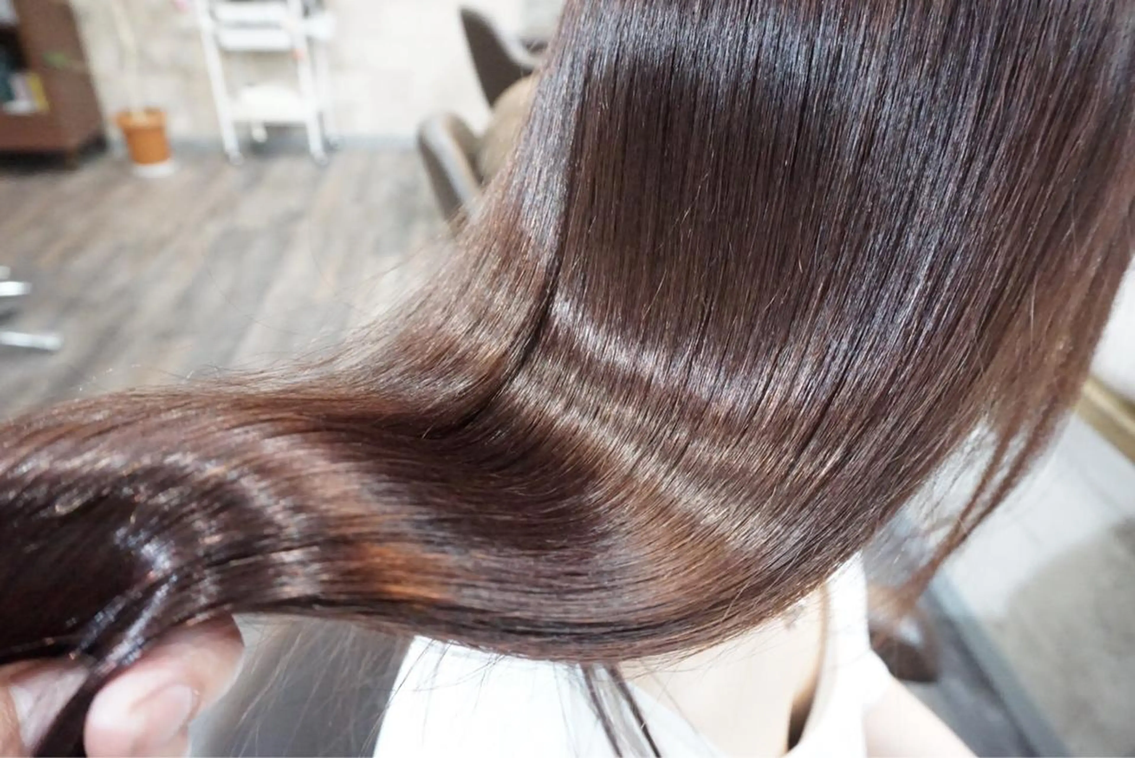 【気になる癖も圧倒的な艶髪に♪】カット＋TOKIO de SINKA縮毛矯正＋カラーの写真