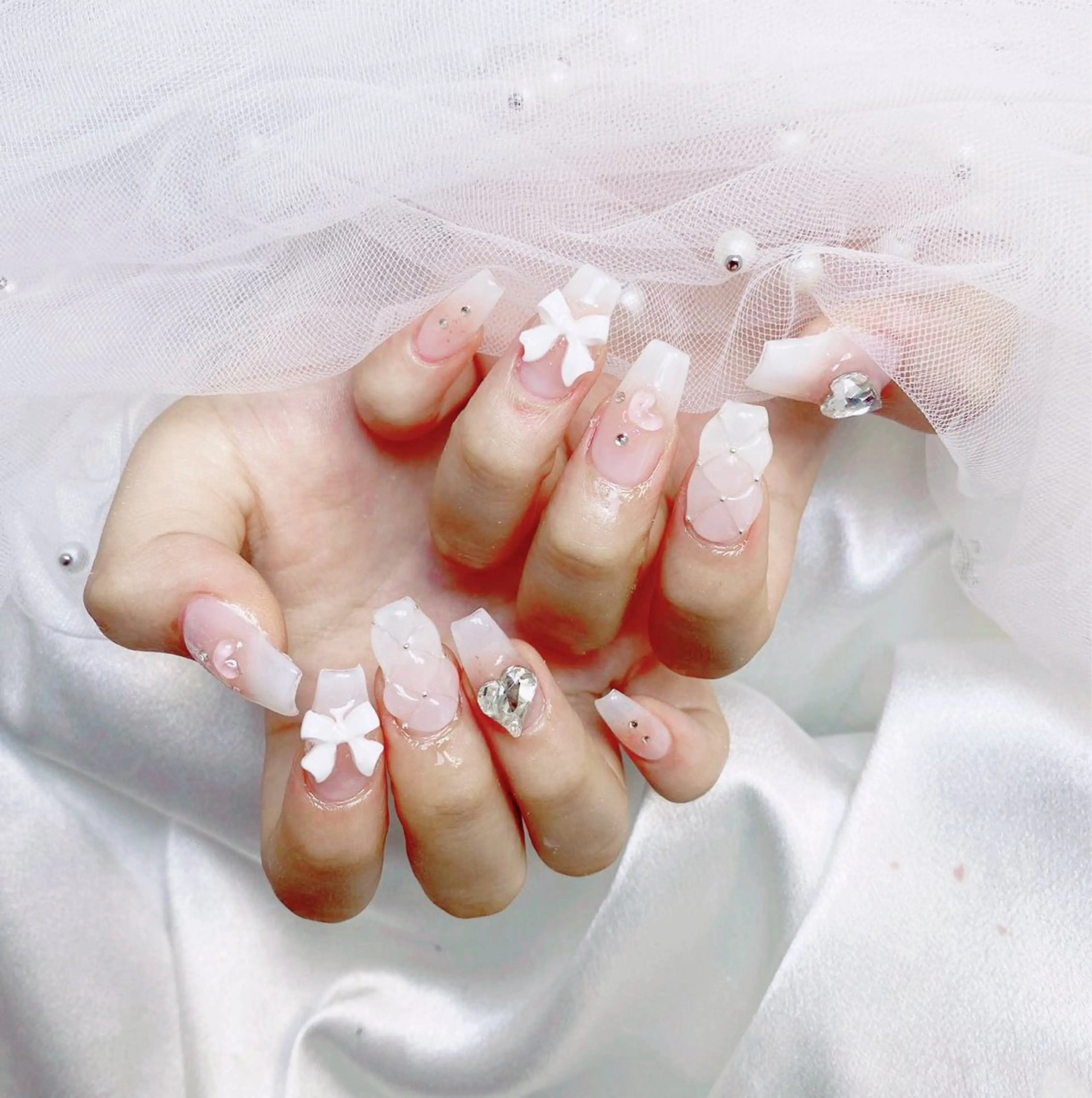 ネイル フレンチネイル ジェルネイル ハート 韓国ネイル マグネットネイル ハンドネイル ネイルサロン lotusのネイルデザイン