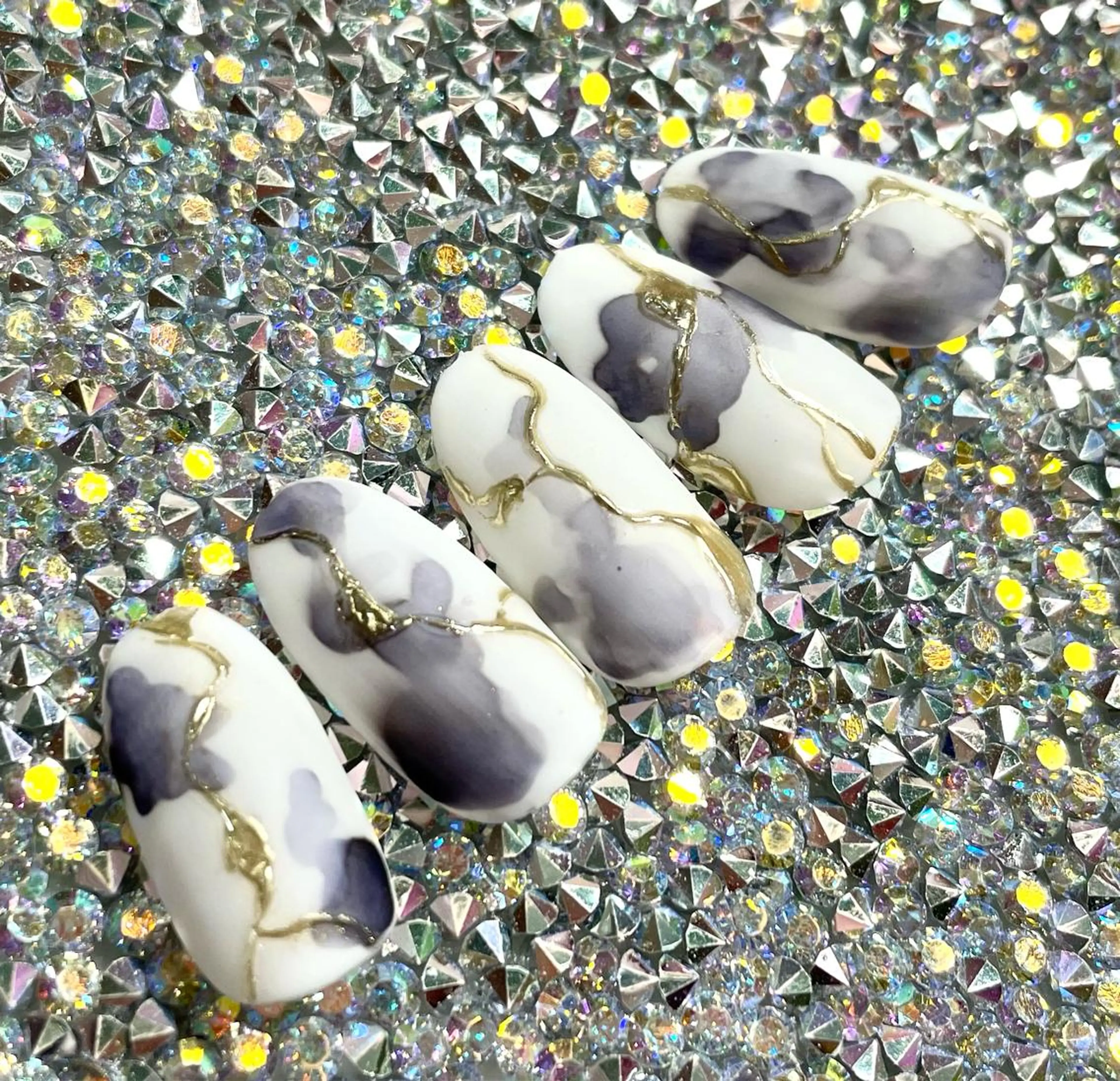 ミディアム BURGUNDY 🌹eriのネイルデザイン