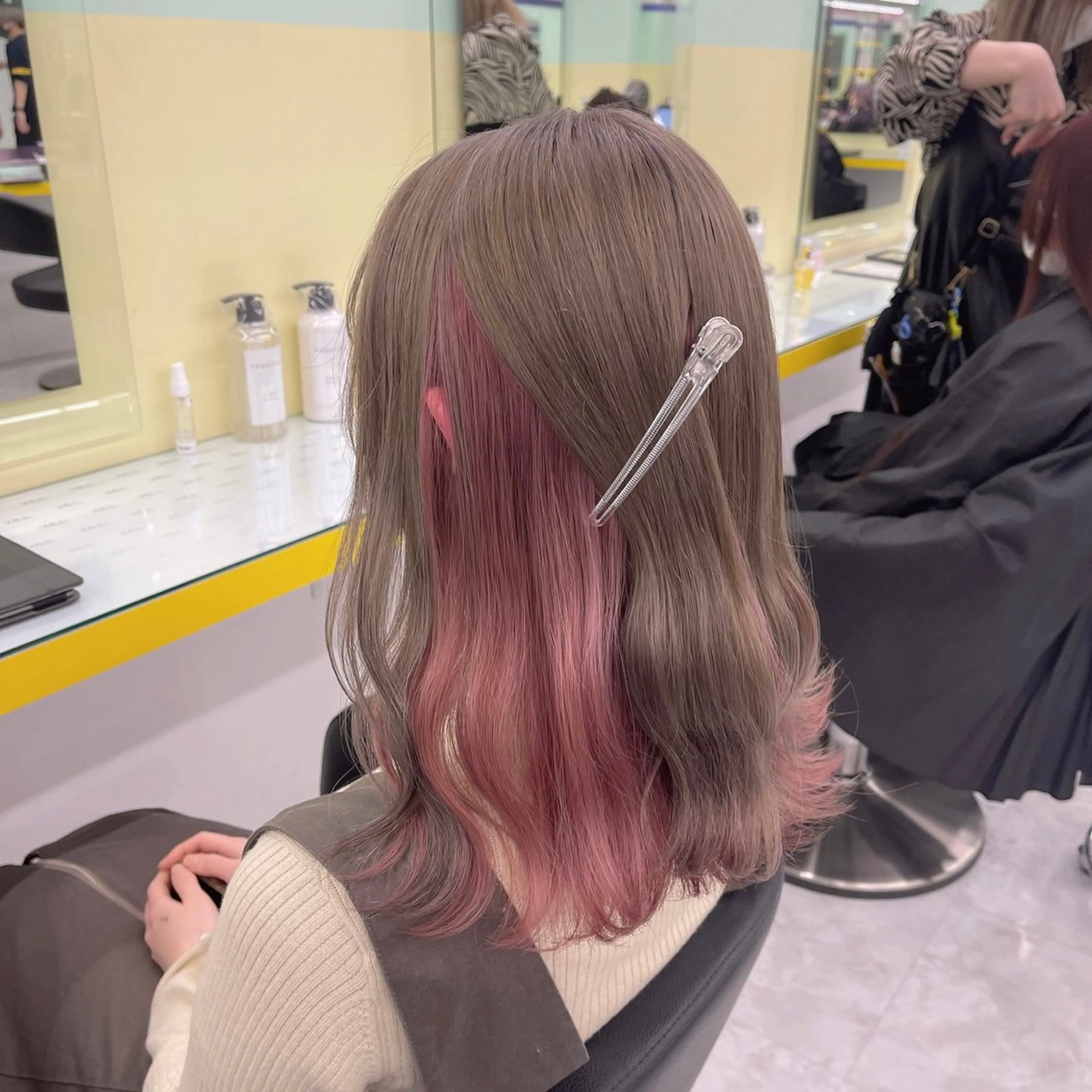 ロング カラー ハイトーンカラー 🦄レイヤーカットのヘアスタイル
