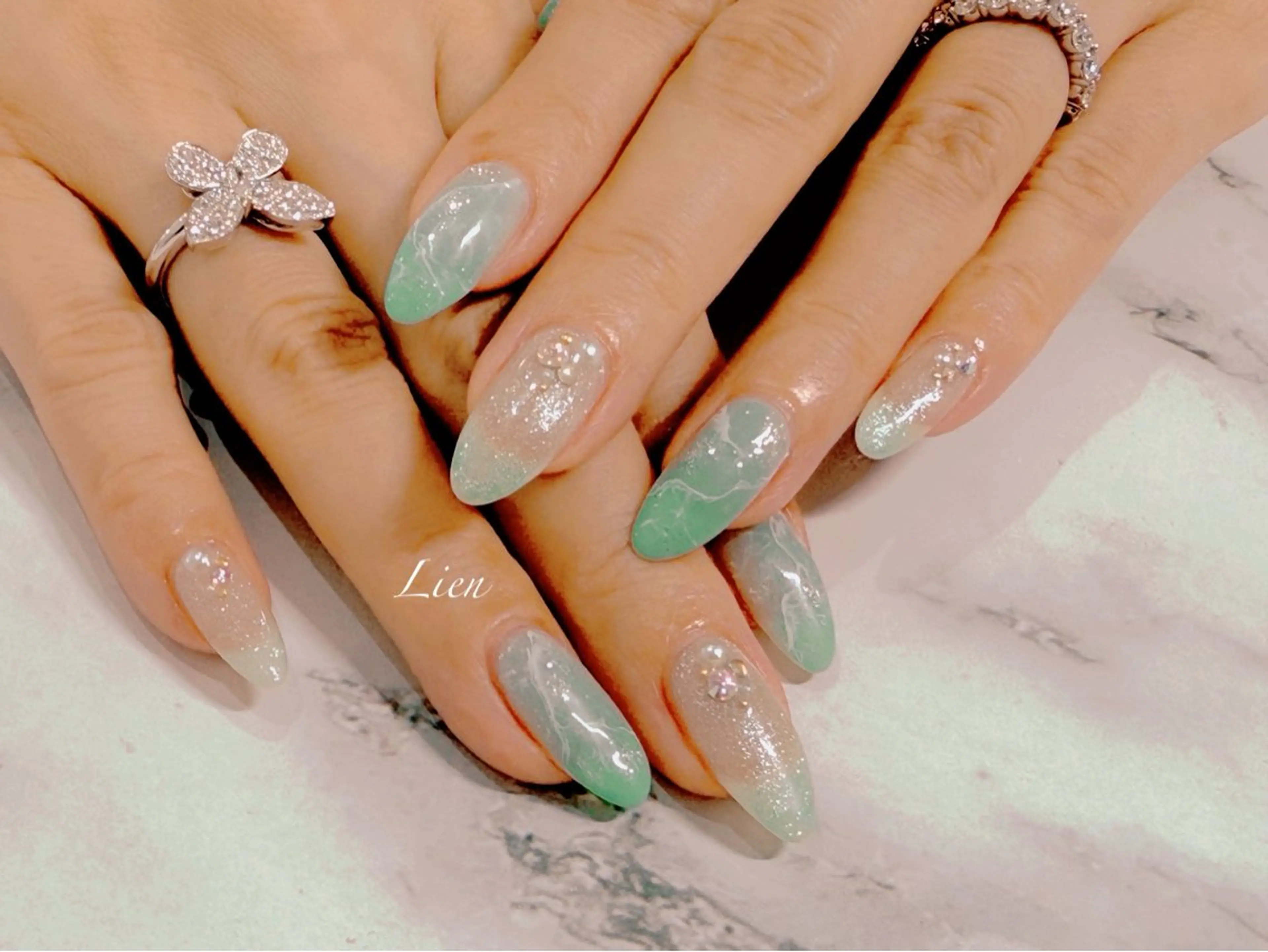 ネイル 長さ出し フットネイル フレンチネイル ジェルネイル ガラスフレンチ ハンドネイル Lien(リアン) 銀座駅6分のネイルデザイン