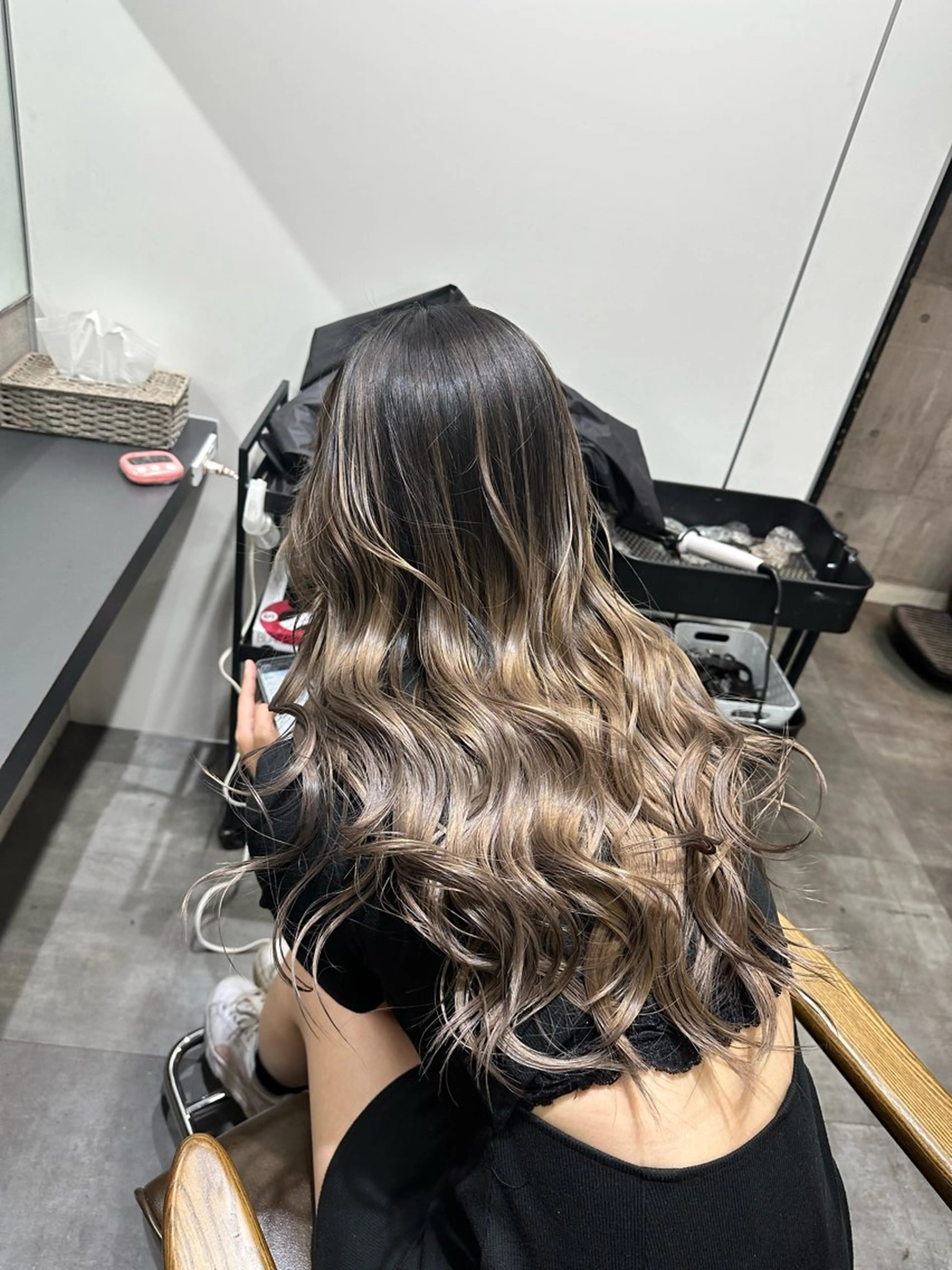 ロング カラー バレイヤージュ レイヤーカット カット ヘアカラー トリートメント ヘアセット 難波ブリーチカラー 伊藤洋輝のヘアスタイル