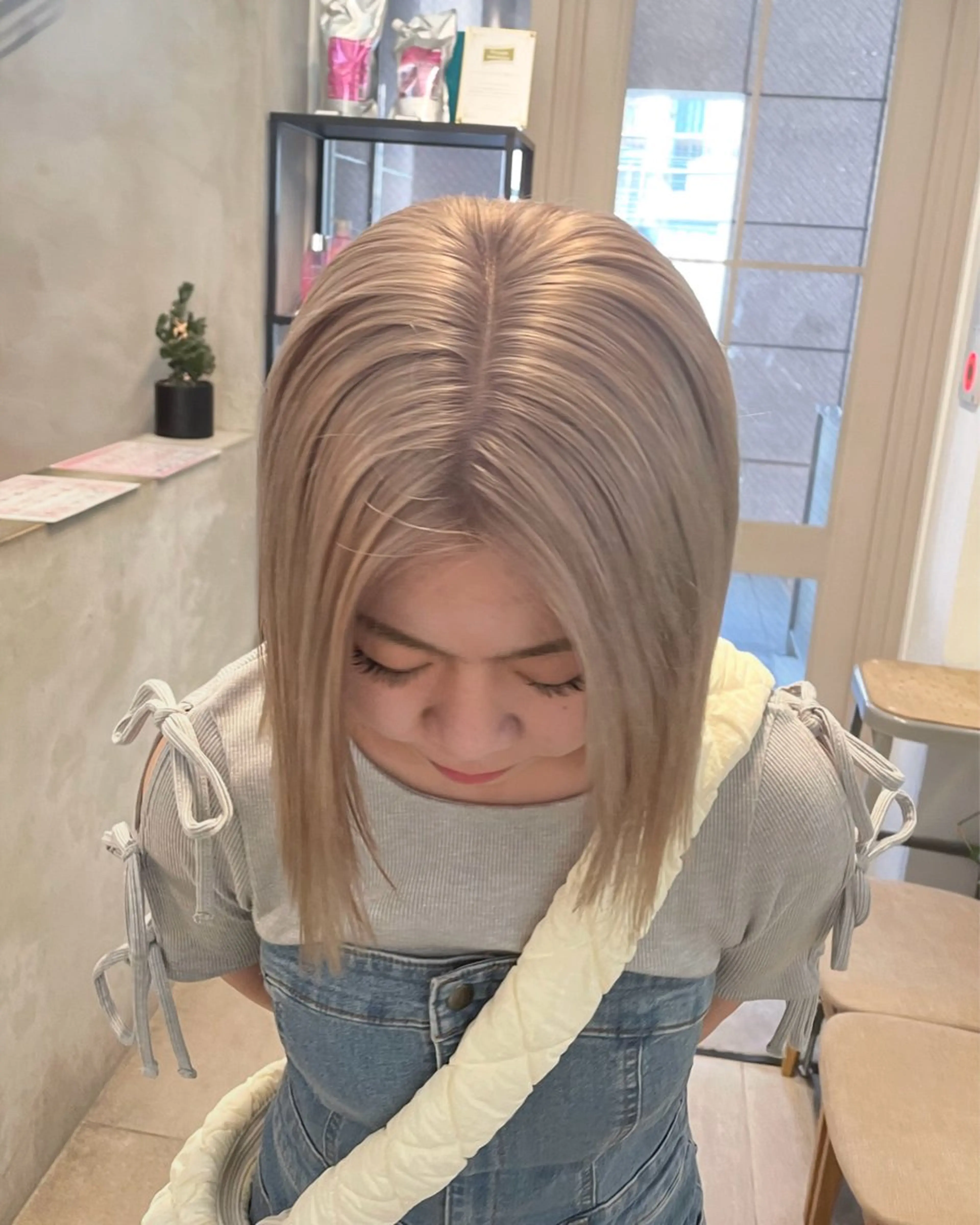 ショート カラー ミルクティー× グレージュMOMOのヘアスタイル