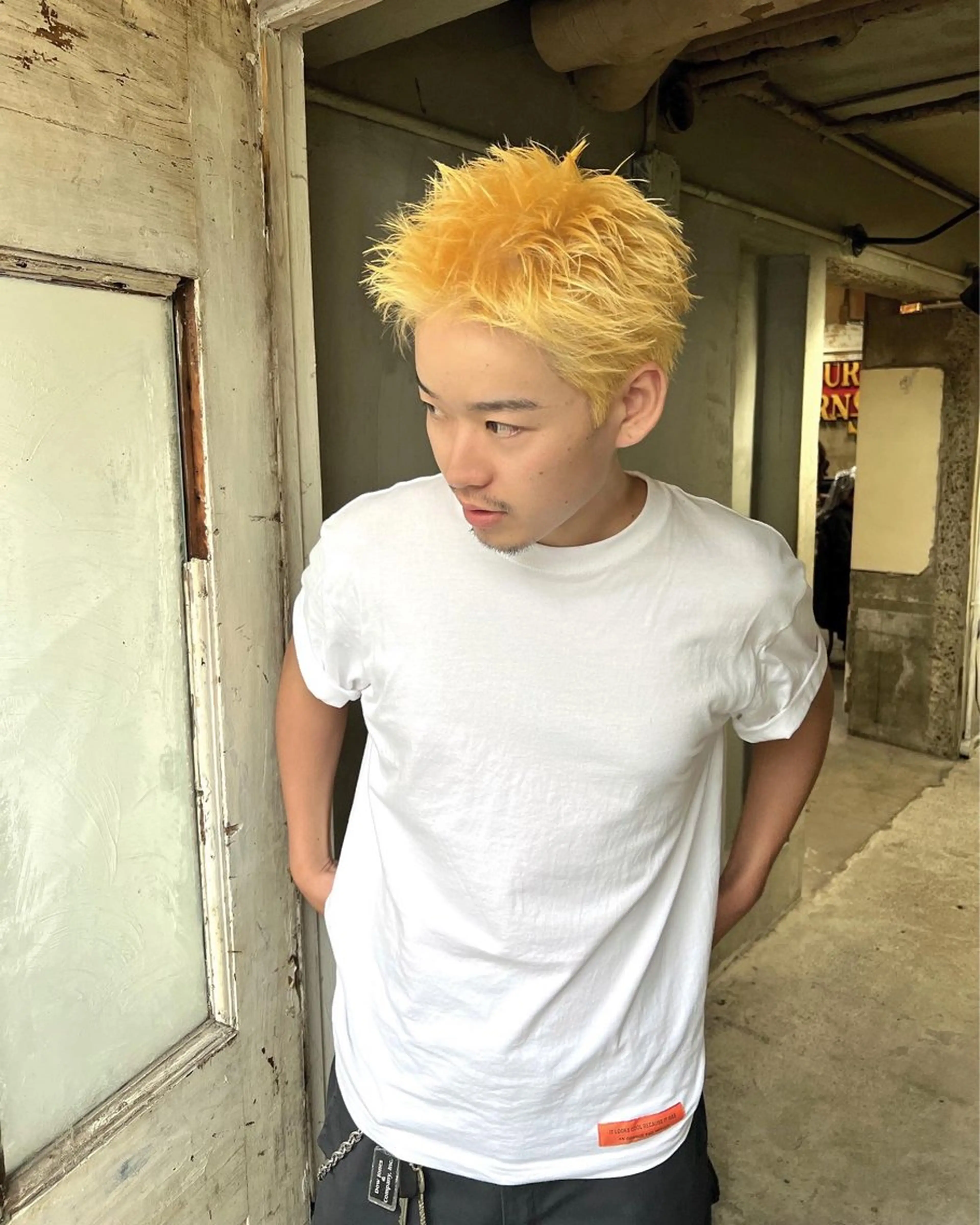 ショート カラー ブリーチ 抜きっぱなしブロンド ショートヘア カット ヘアカラー パーマ、髪質改善 カズマのヘアスタイル