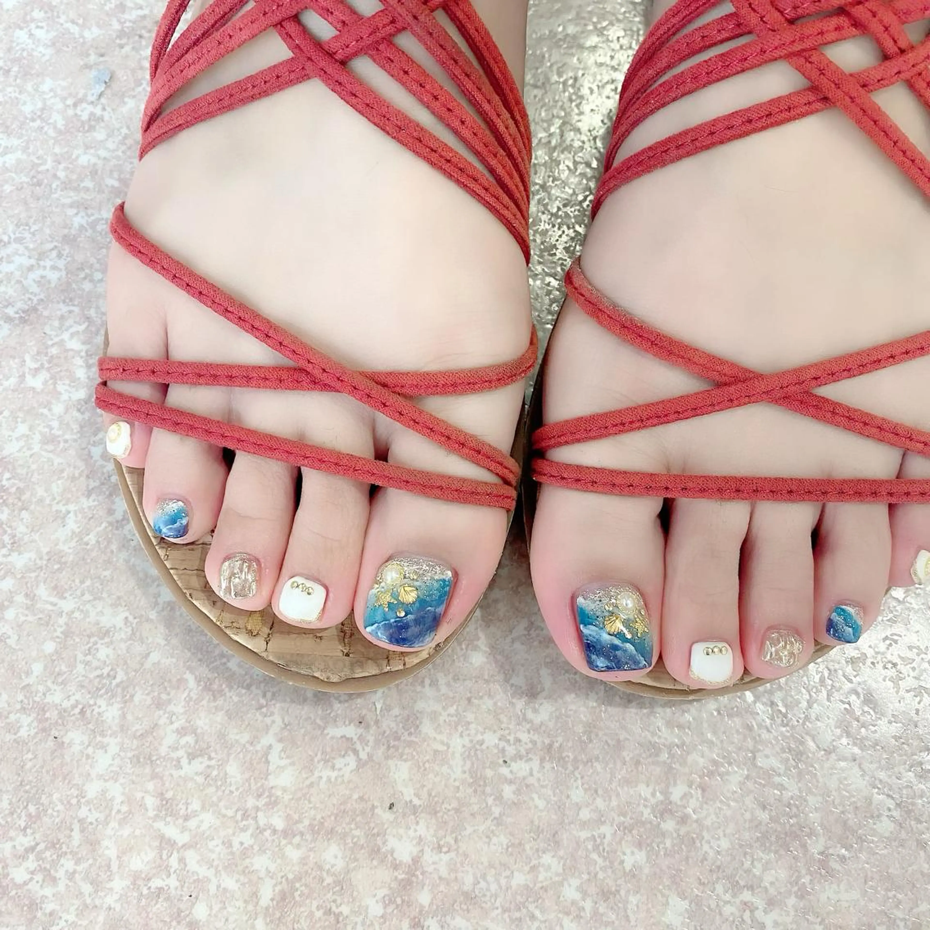 ショート カラー パーマ ヘアアレンジ メンズ キッズ ネイル マツエク・マツパ アイブロウ まつげパーマ アートネイル フットネイル 夏ネイル ホワイト フットネイル Salon Kのネイルデザイン