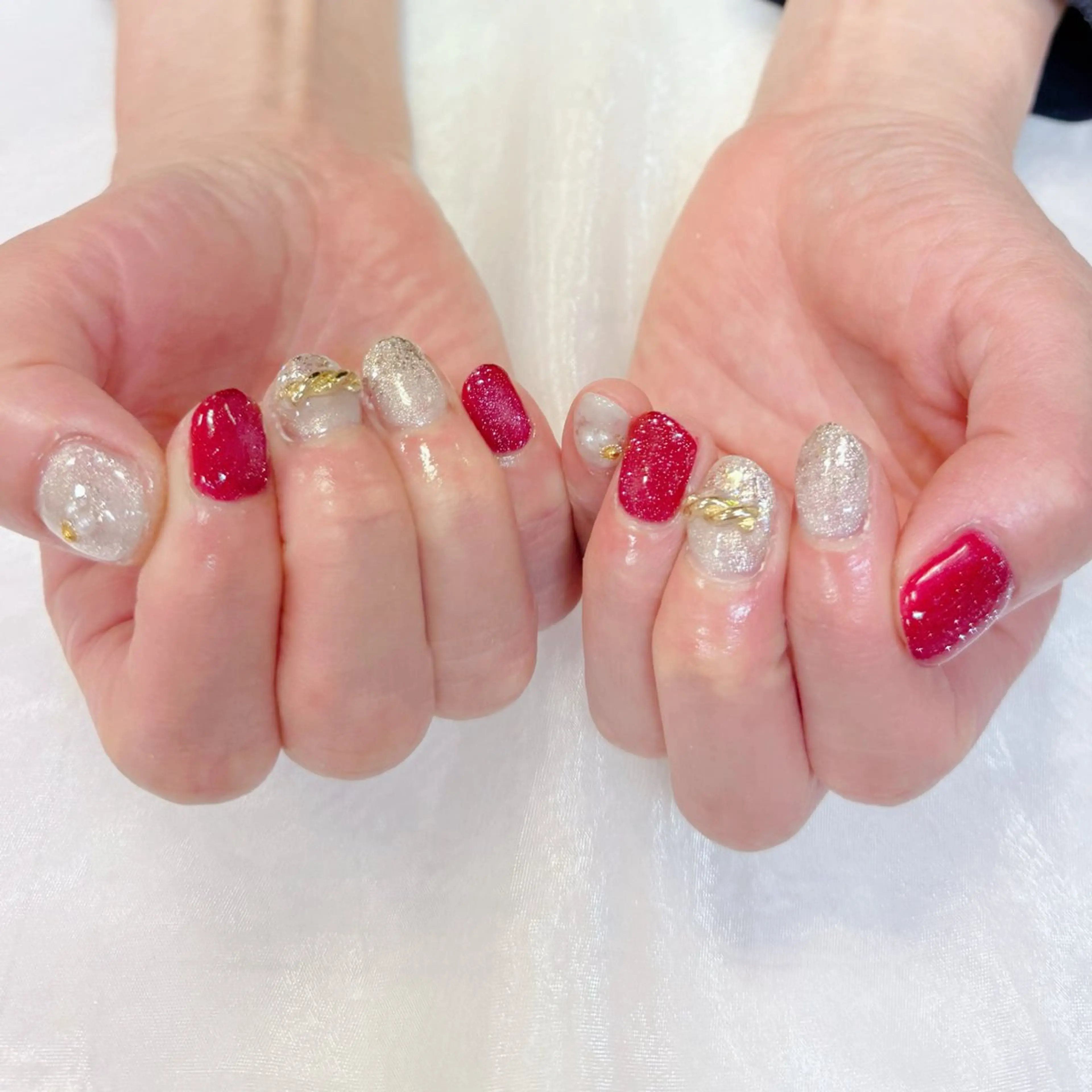 ネイル キラキラネイル マグネットネイル 赤色 maruyasu. yのネイルデザイン