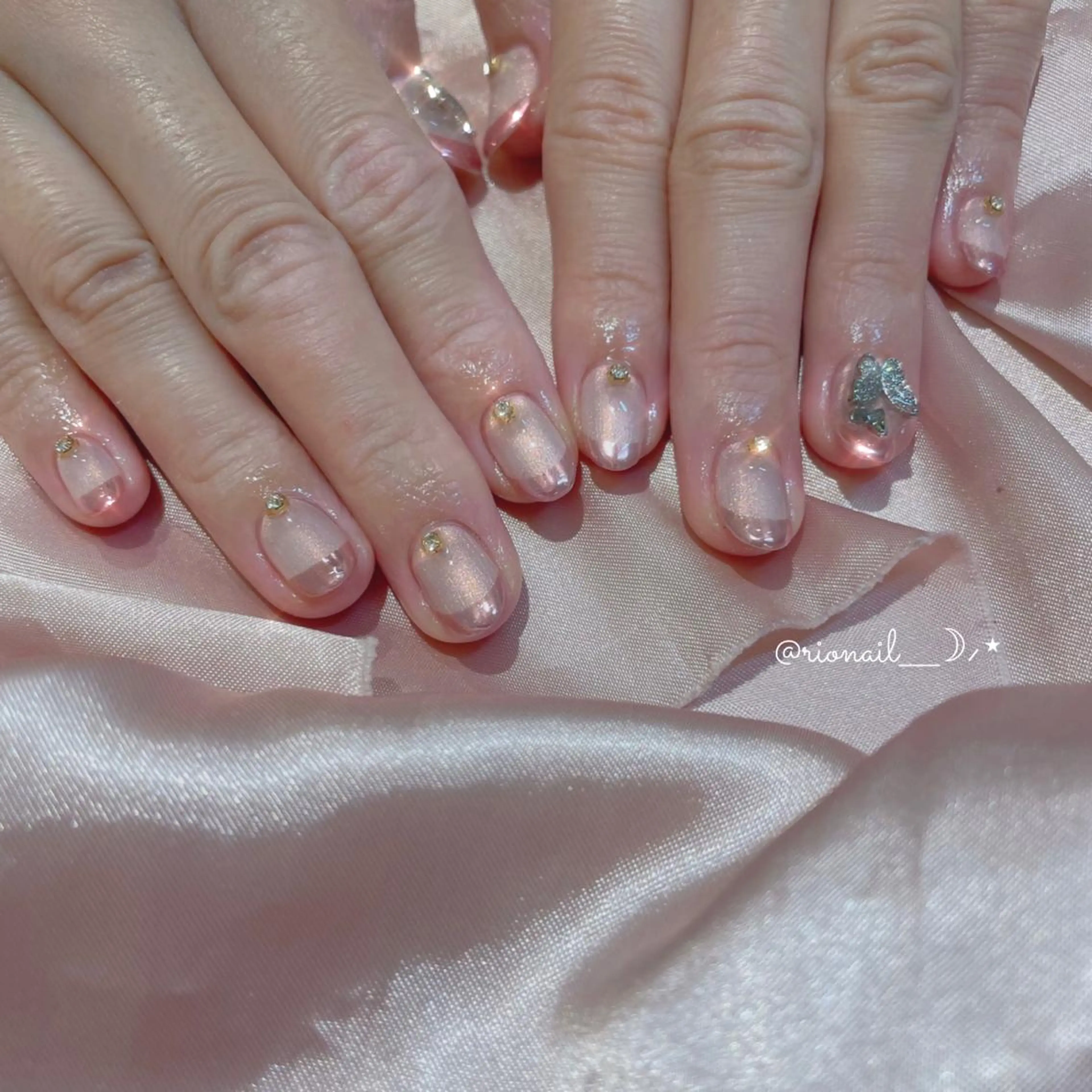 ネイル アートネイル 𝘙𝘪𝘰𝘯𝘢 ...🕯🤍のネイルデザイン