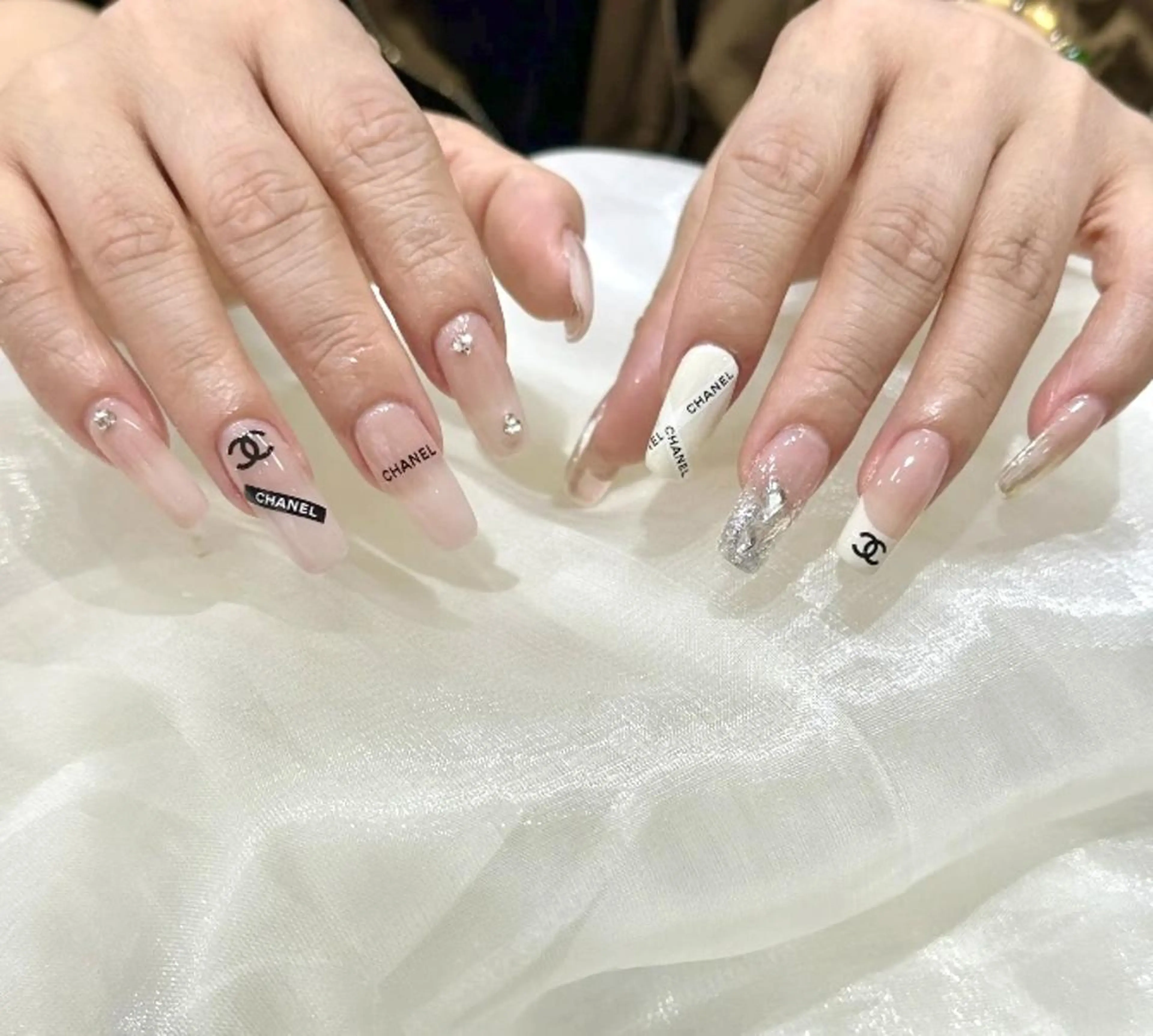 ネイル RAFFINE 月🦋🩵のネイルデザイン