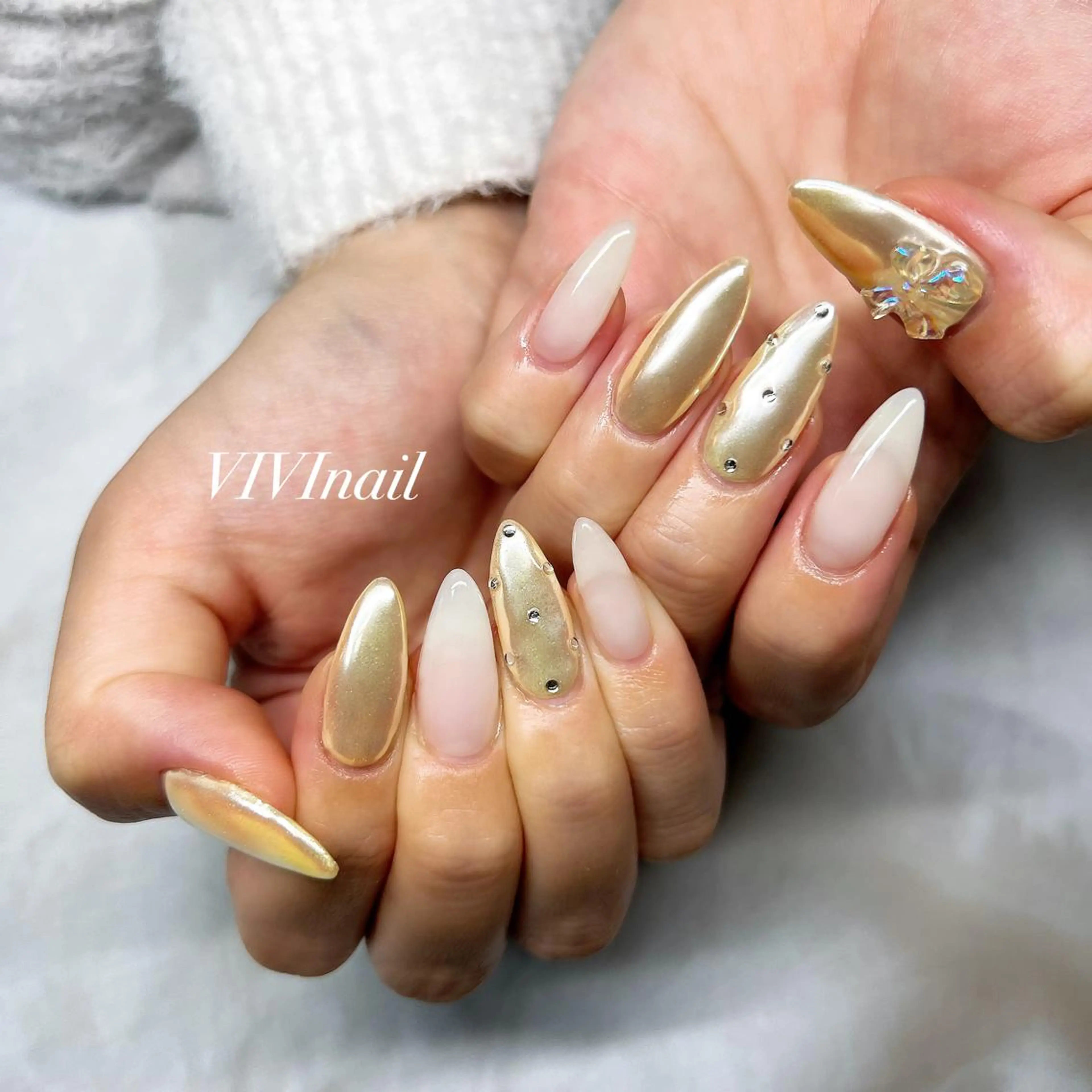 ネイル オーロラネイル ドット ストーンネイル 黄色 ハンドネイル vivi nailのネイルデザイン