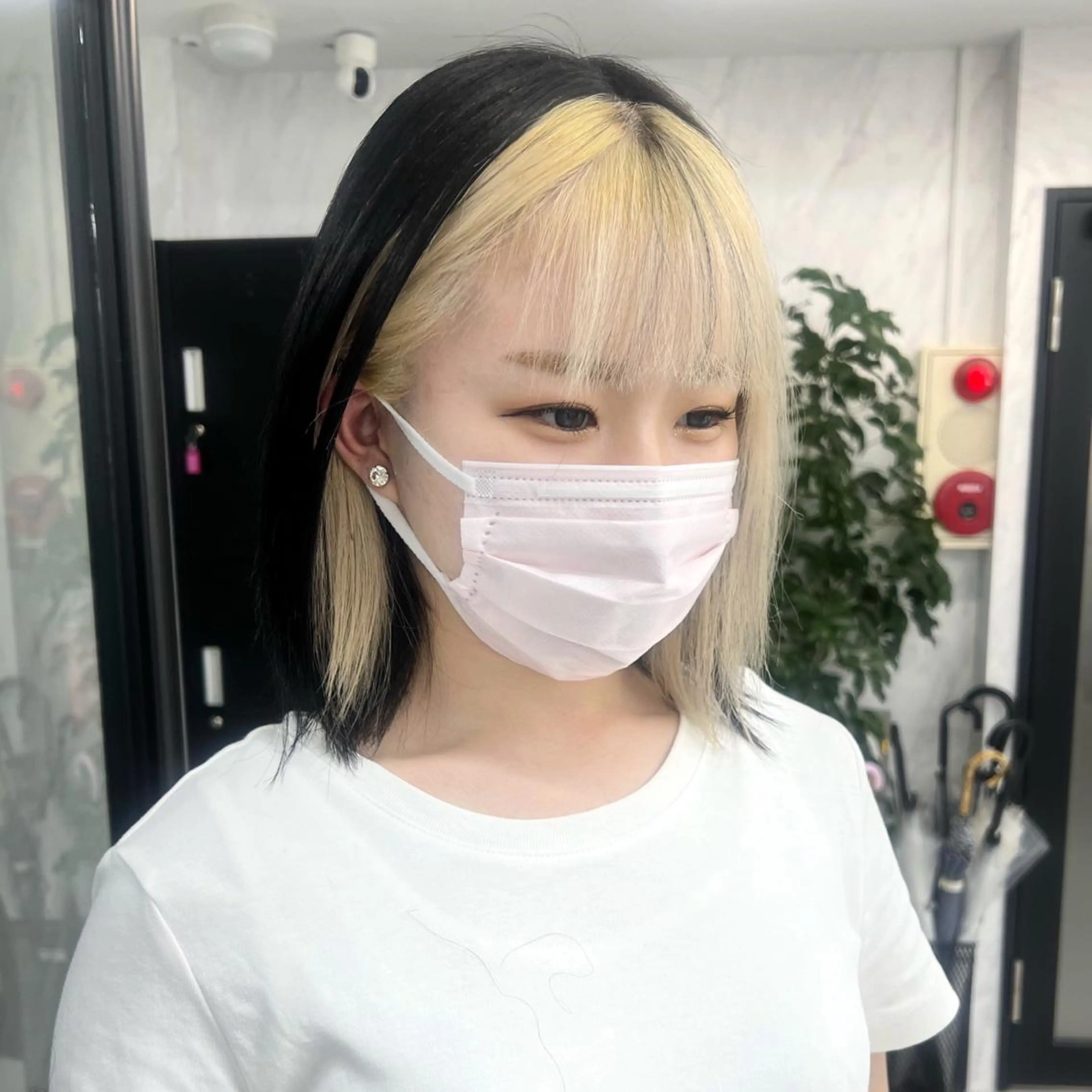 ミディアム カラー シールエクステ ハイトーンカラー エクステ ヘアカラー トリートメント シールエクステ特化 ハイトーン、NANAのヘアスタイル