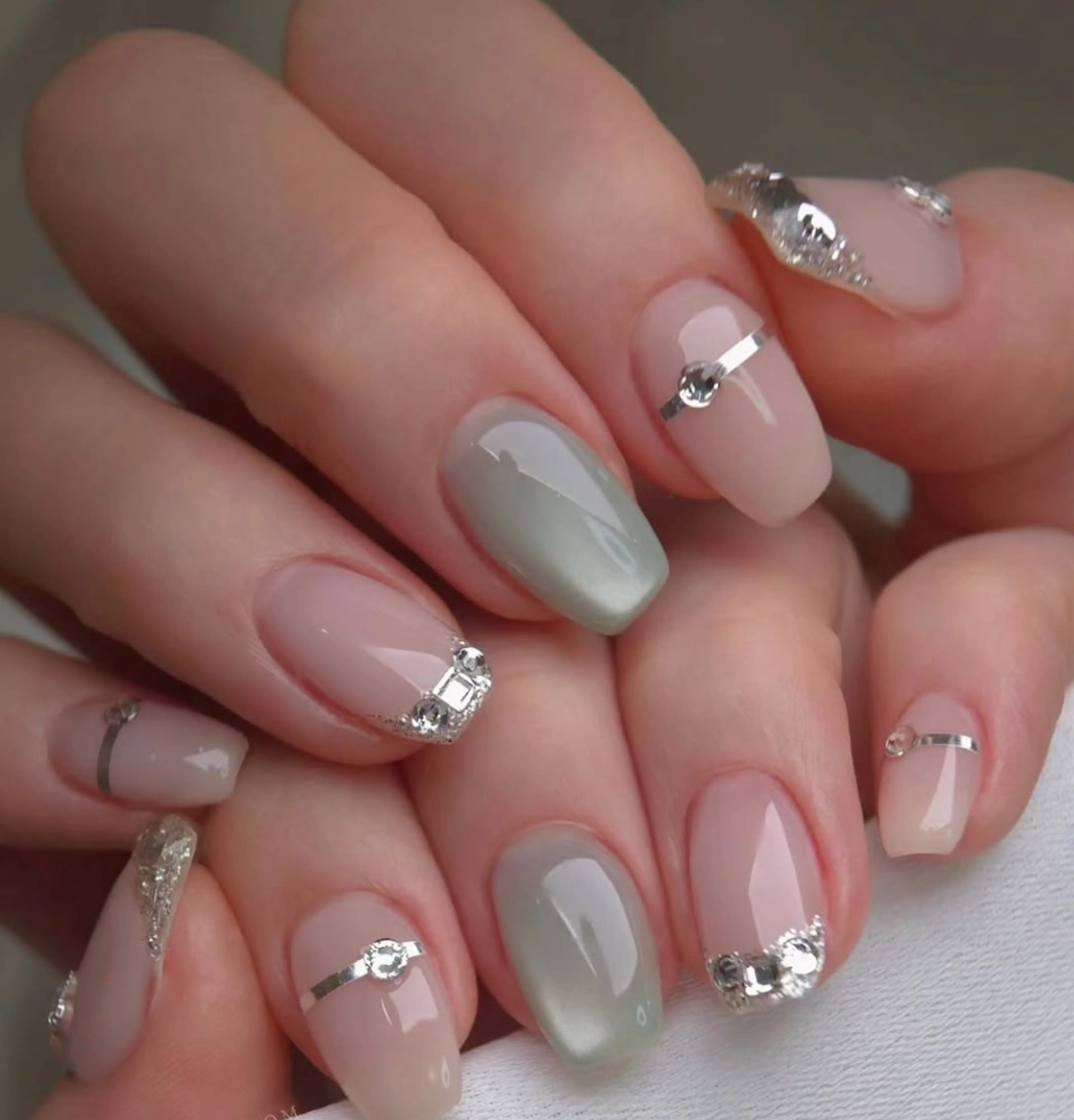 ネイル フレンチネイル マグネットネイル 持ち込み ハンドネイル JISOO ANA.CHUOのネイルデザイン