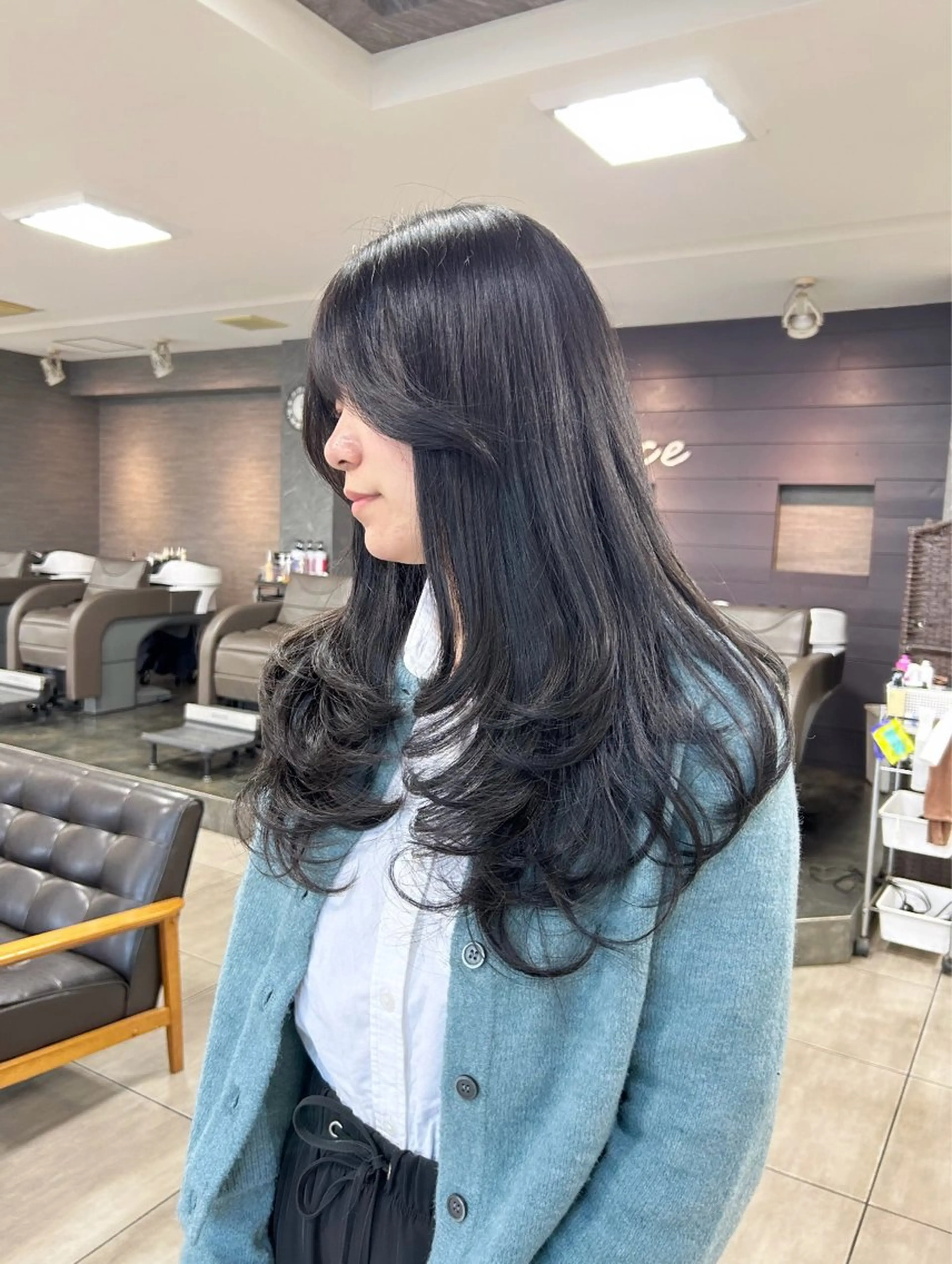 ロング レイヤーカット ロング カット ヘアカラー 🫧艶髪カラー🫧 森本くるみのヘアスタイル