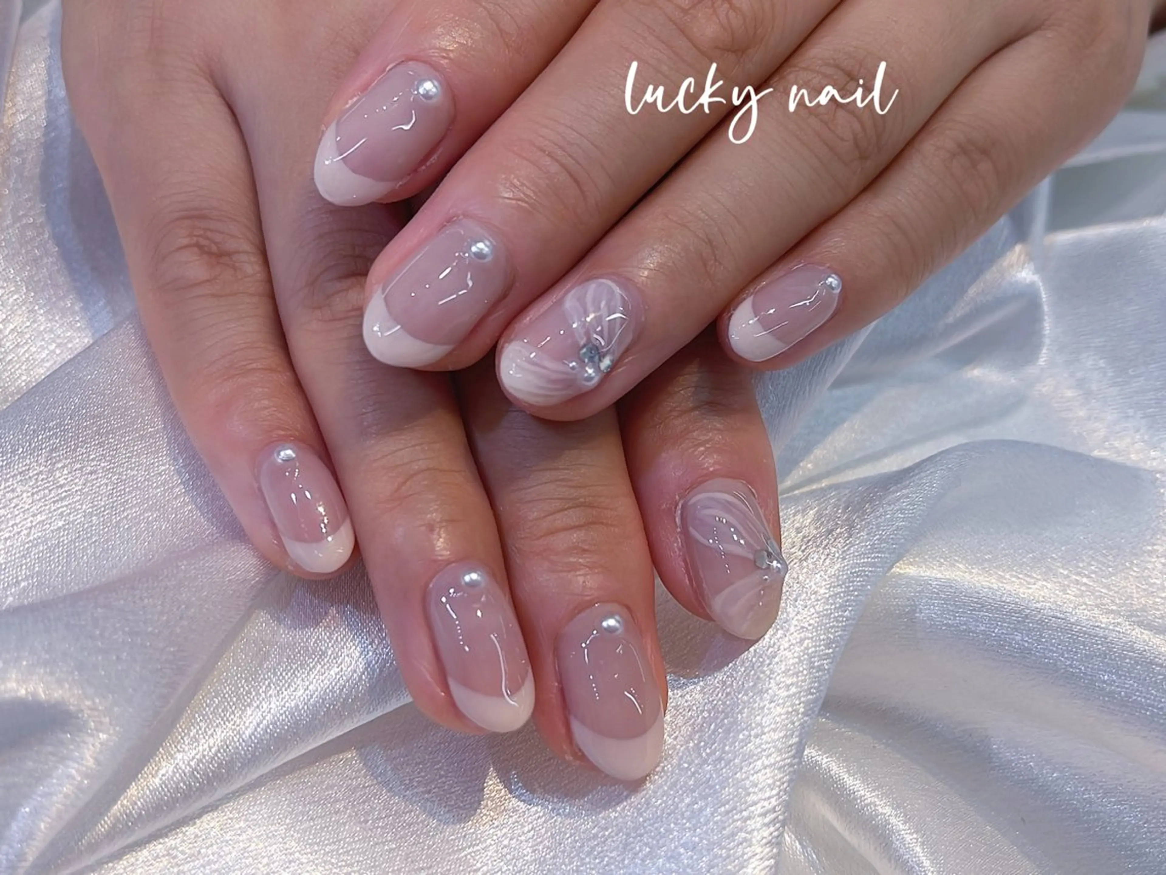 ネイル ブルー チークネイル 長さ出し ジェルネイル ゴールド ハンドネイル ハンドケア ラッキーネイルサロン 西川口東口店のネイルデザイン