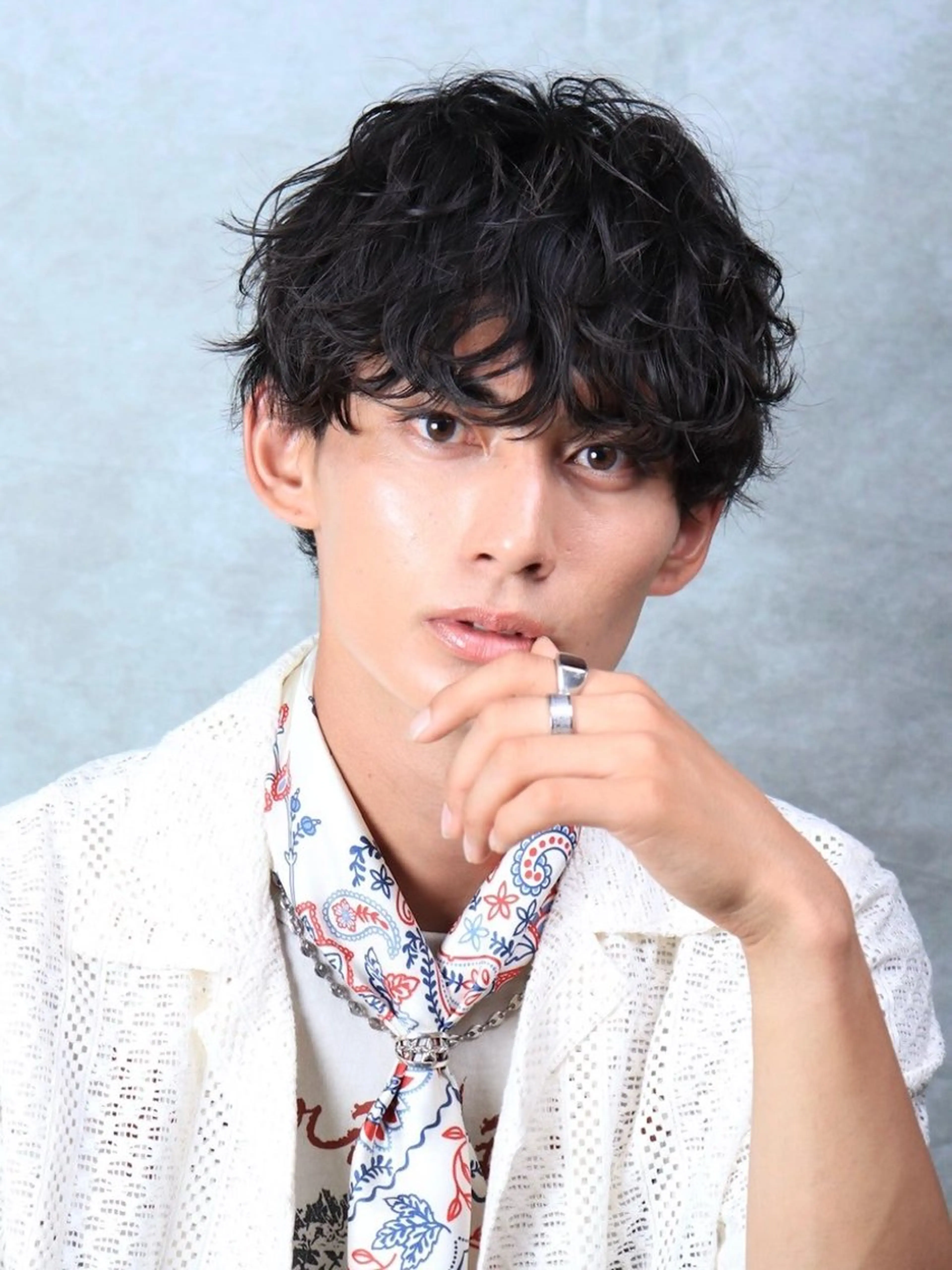 ミディアム パーマ メンズ ミディアムパーマ メンズパーマ 服部 晴也のヘアスタイル