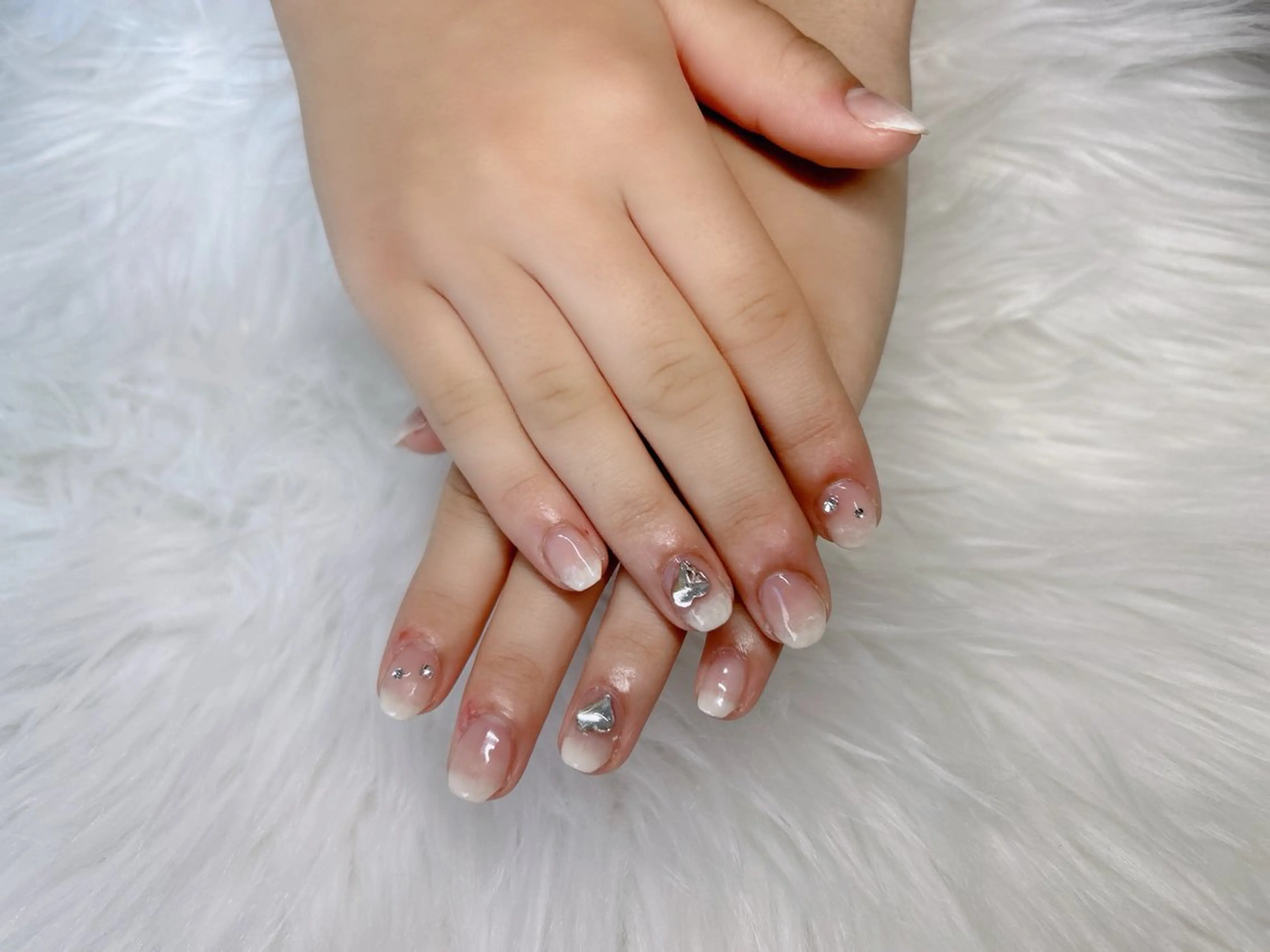 ネイル HENECY🍓 momokaのネイルデザイン