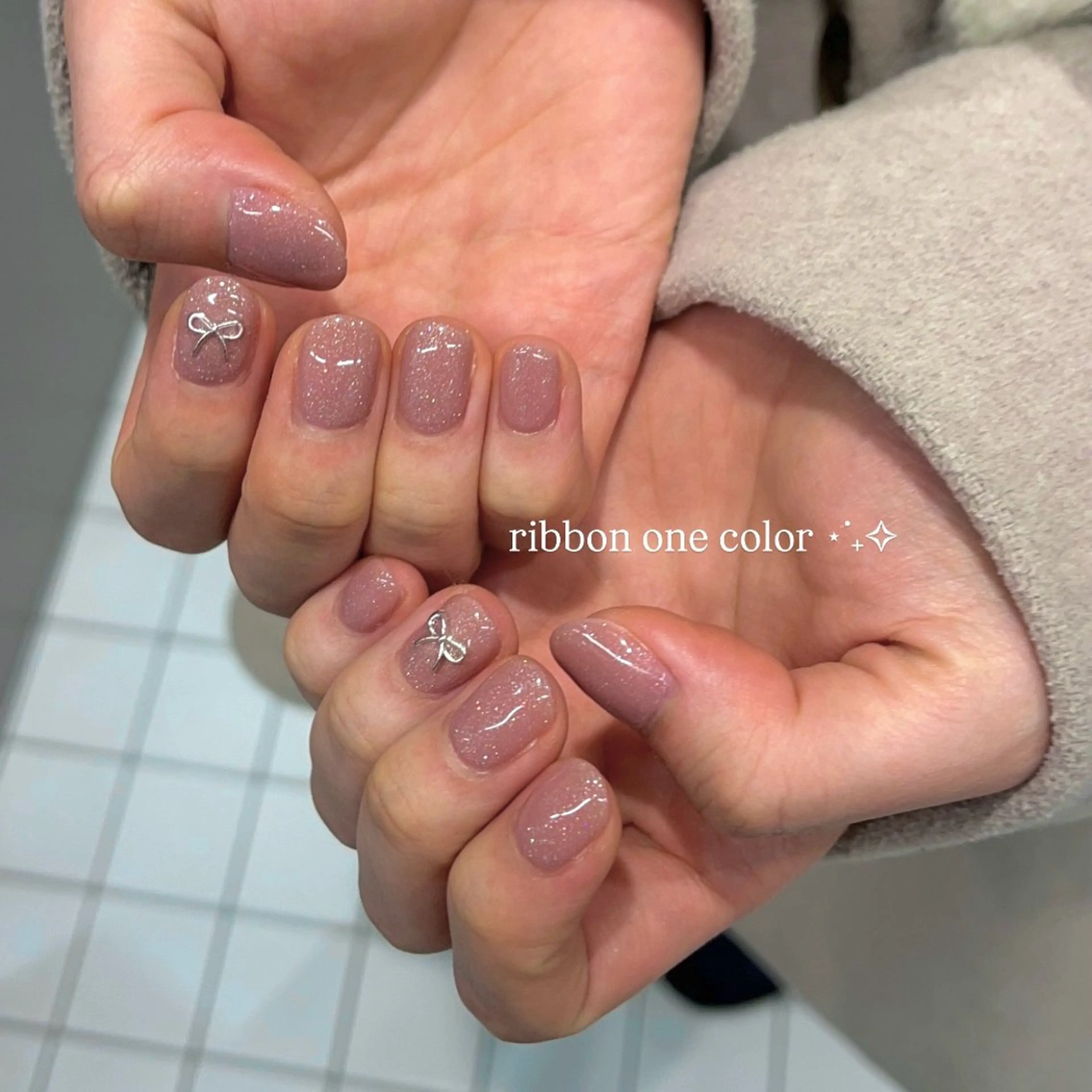 ネイル キラキラネイル ワンカラーネイル リボン 冬ネイル ハンドネイル eight nail 春菜のネイルデザイン
