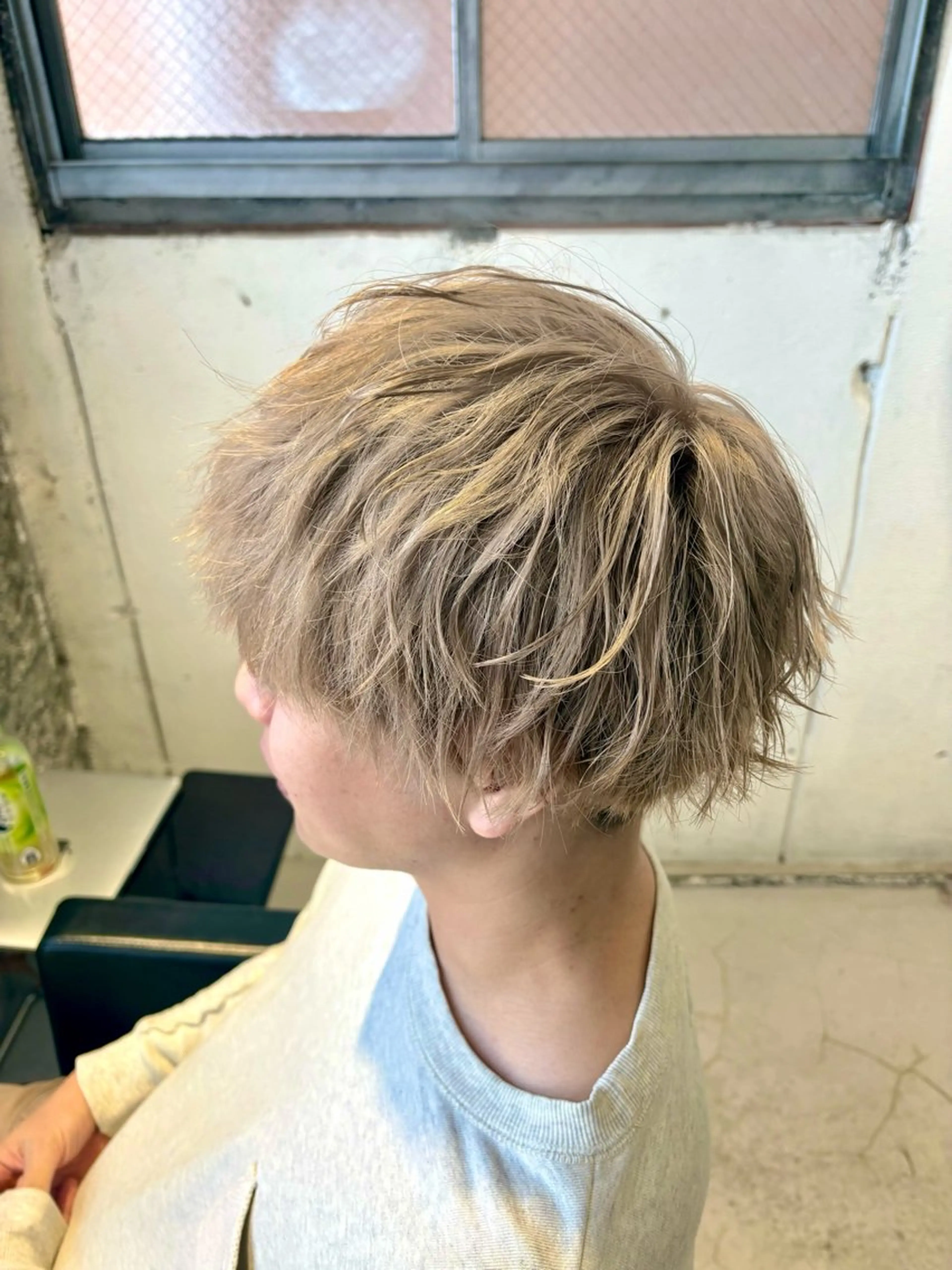 ショート カラー メンズ カット ヘアカラー トリートメント メンズ/ハイトーン 【yoshiki】のヘアスタイル