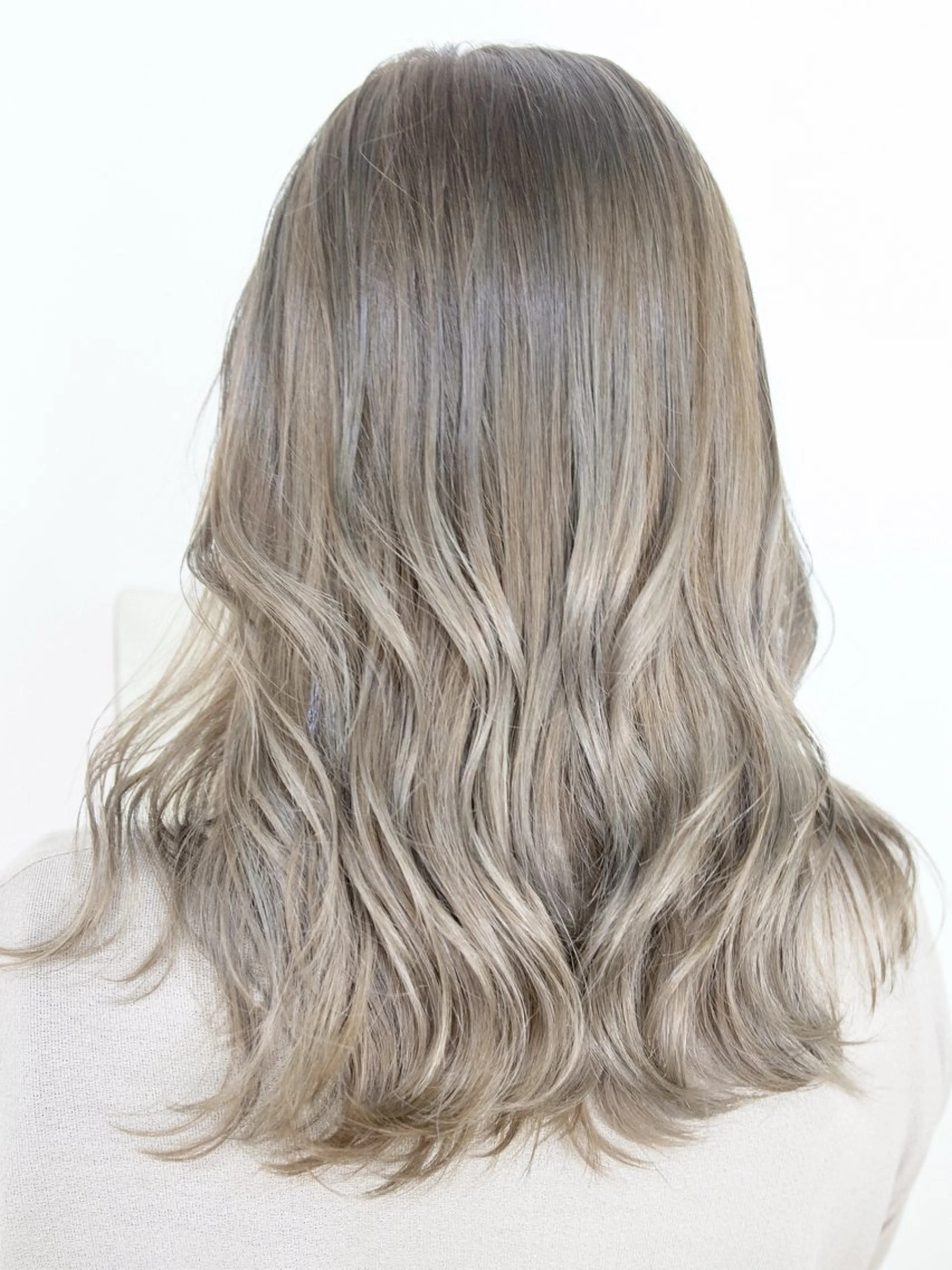 セミロング カラー ブリーチ 透明感カラー ダブルカラー グレージュ ブリーチなしカラー TERRACE所属・きむら まおのヘアスタイル