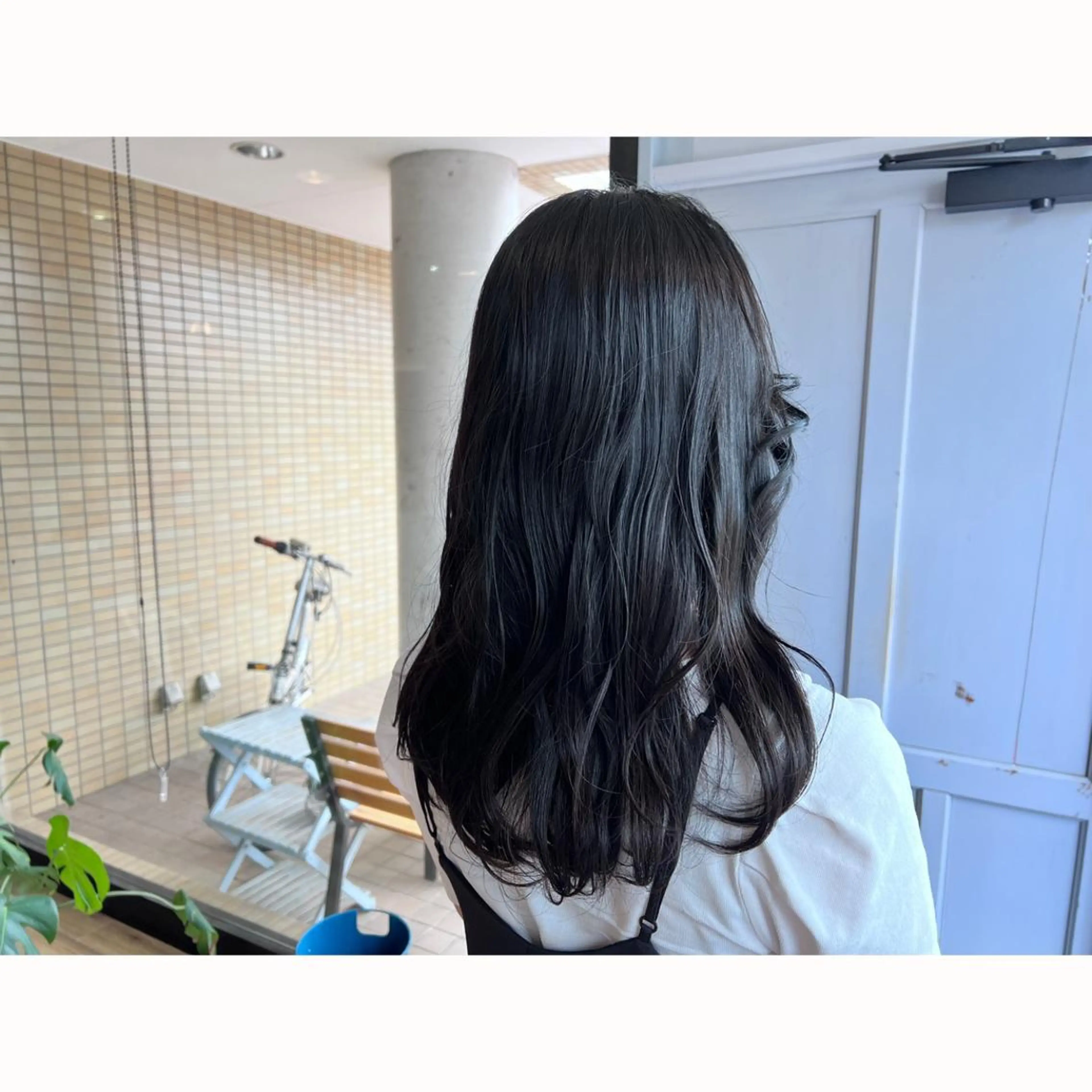 ロング カラー 黒髪 ヘアカラー トリートメント ツキダテ ユイのヘアスタイル