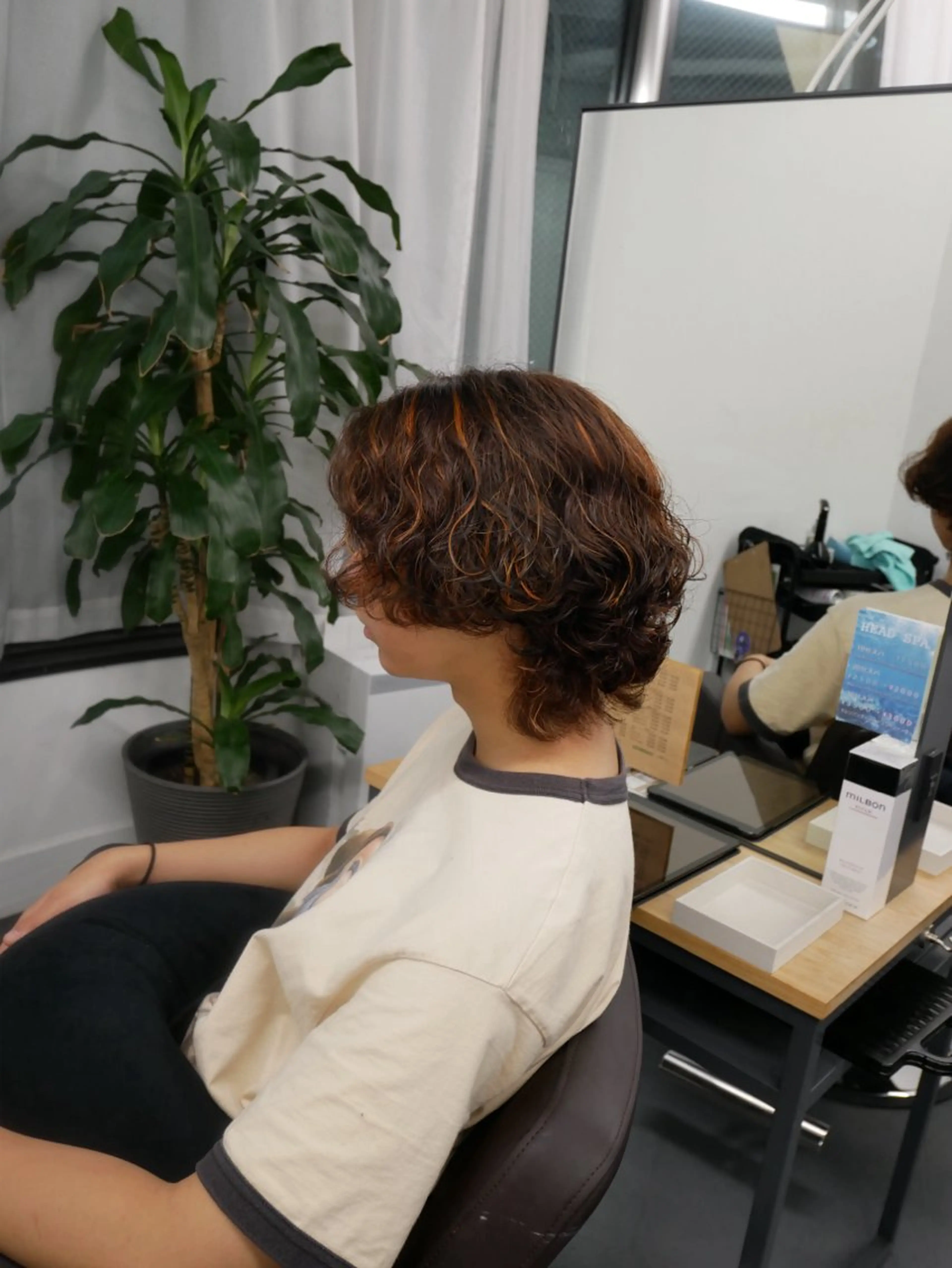 ショート カラー パーマ ハイライトカラー オレンジ ハイライト モリ ナツルのヘアスタイル