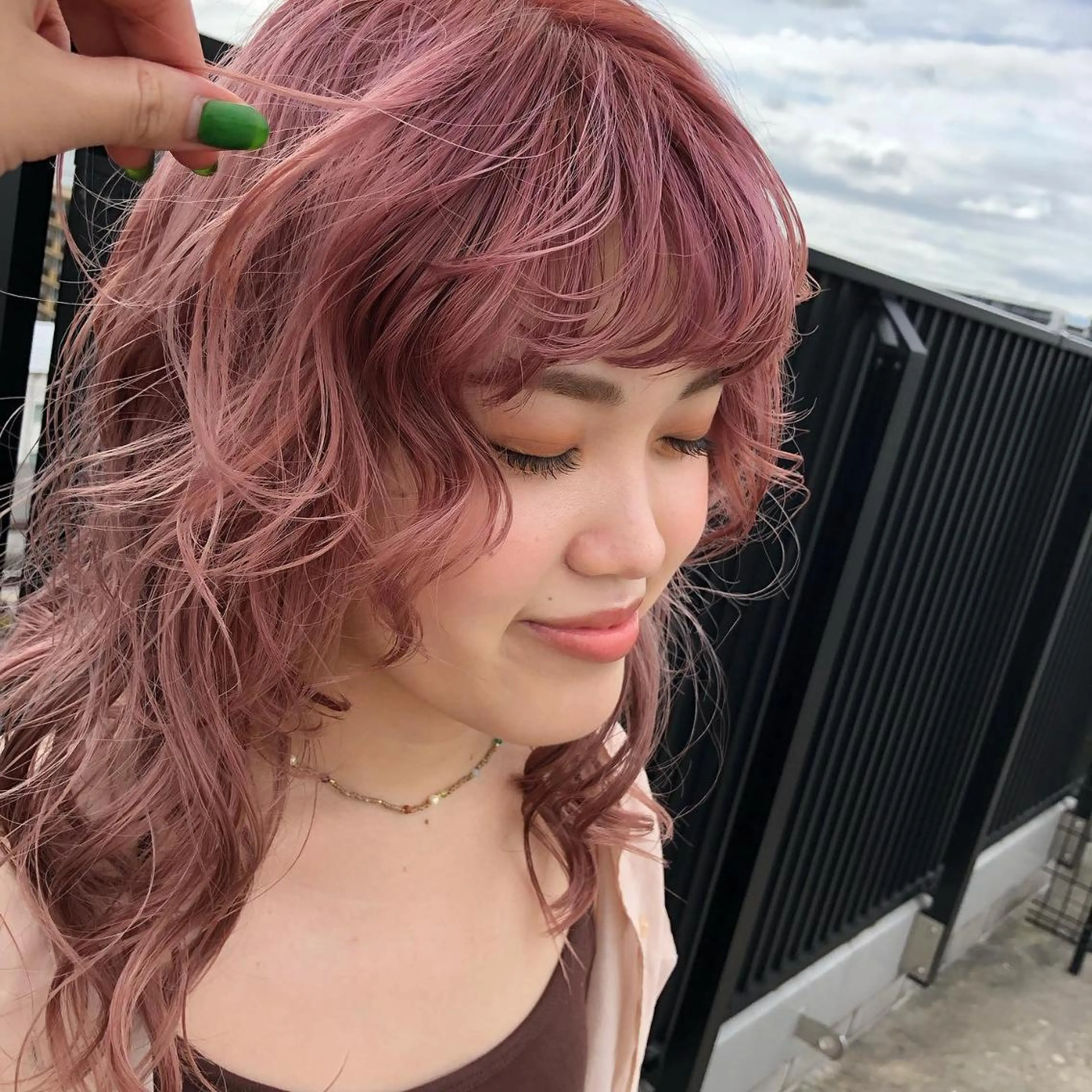 ミディアム カラー パーマ ヘアアレンジ メンズ キッズ ネイル マツエク・マツパ メンズブリーチ メンズハイトーン ブリーチ ハイトーンカラー ピンクカラー 🫧垢抜けヘア🫧 SHIORIのヘアスタイル