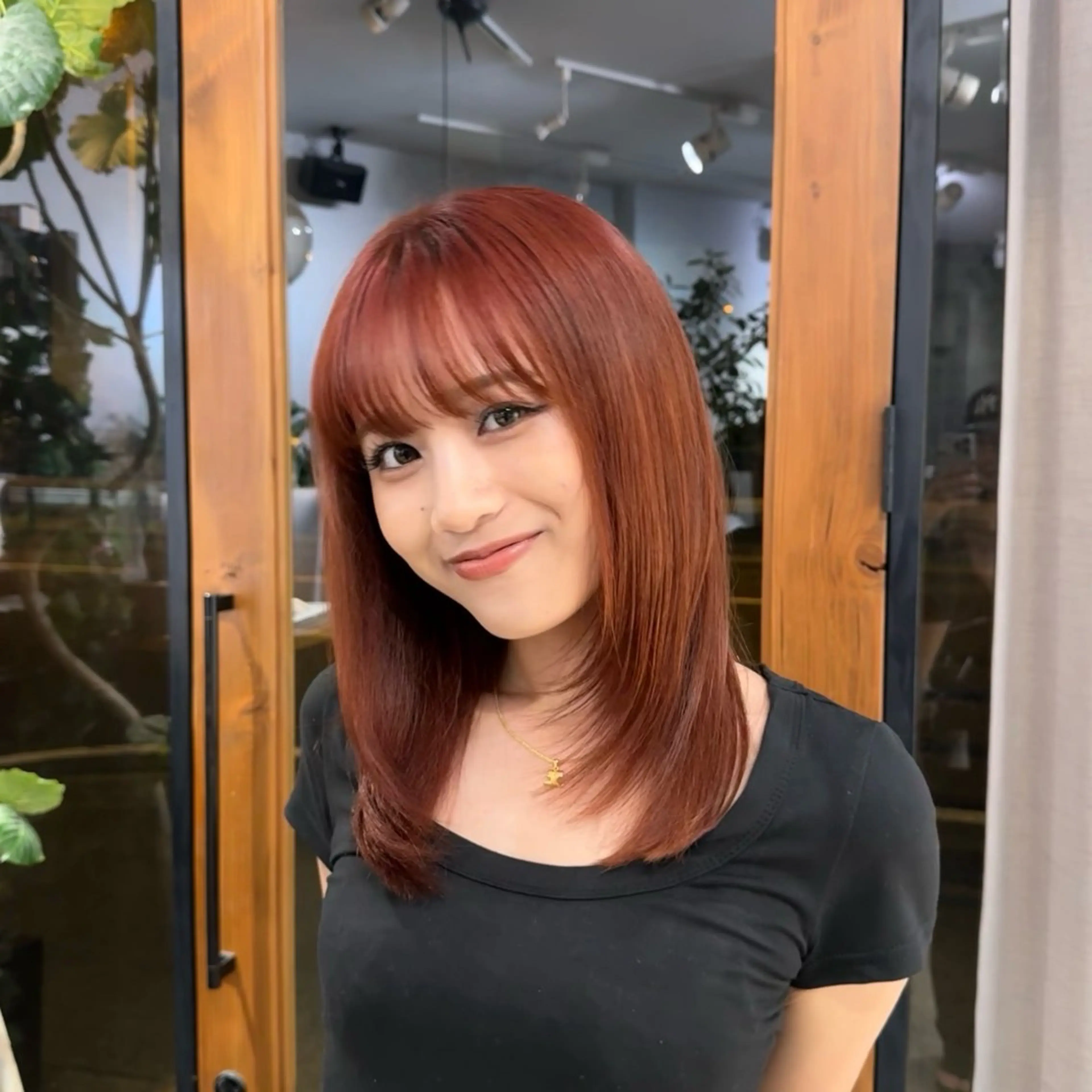 セミロング カラー ブリーチ ブラウンカラー オレンジ 吉田 葉音のヘアスタイル