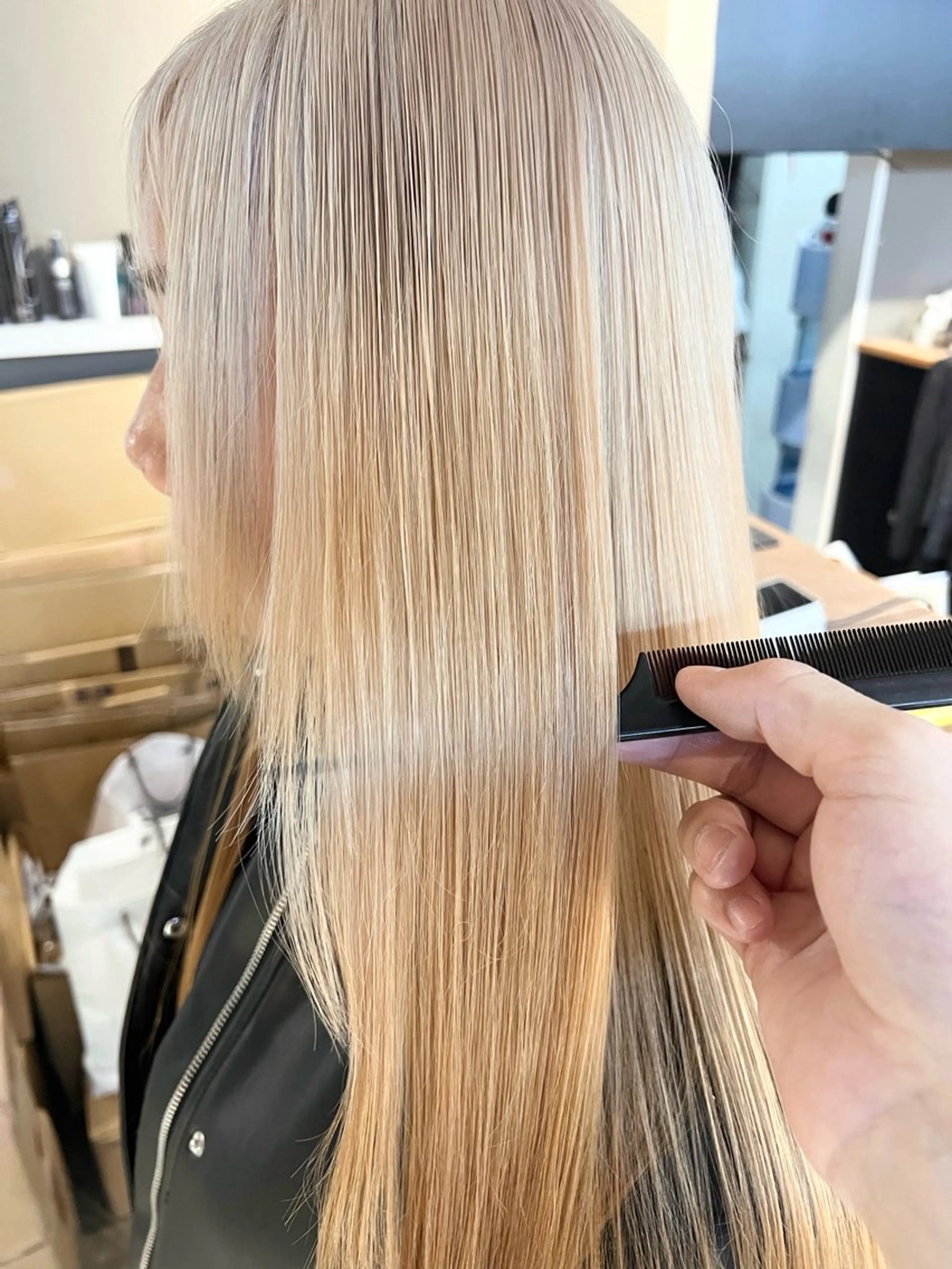 ロング カラー ベージュカラー ブリーチ ホワイトベージュ daiki 原宿のヘアスタイル