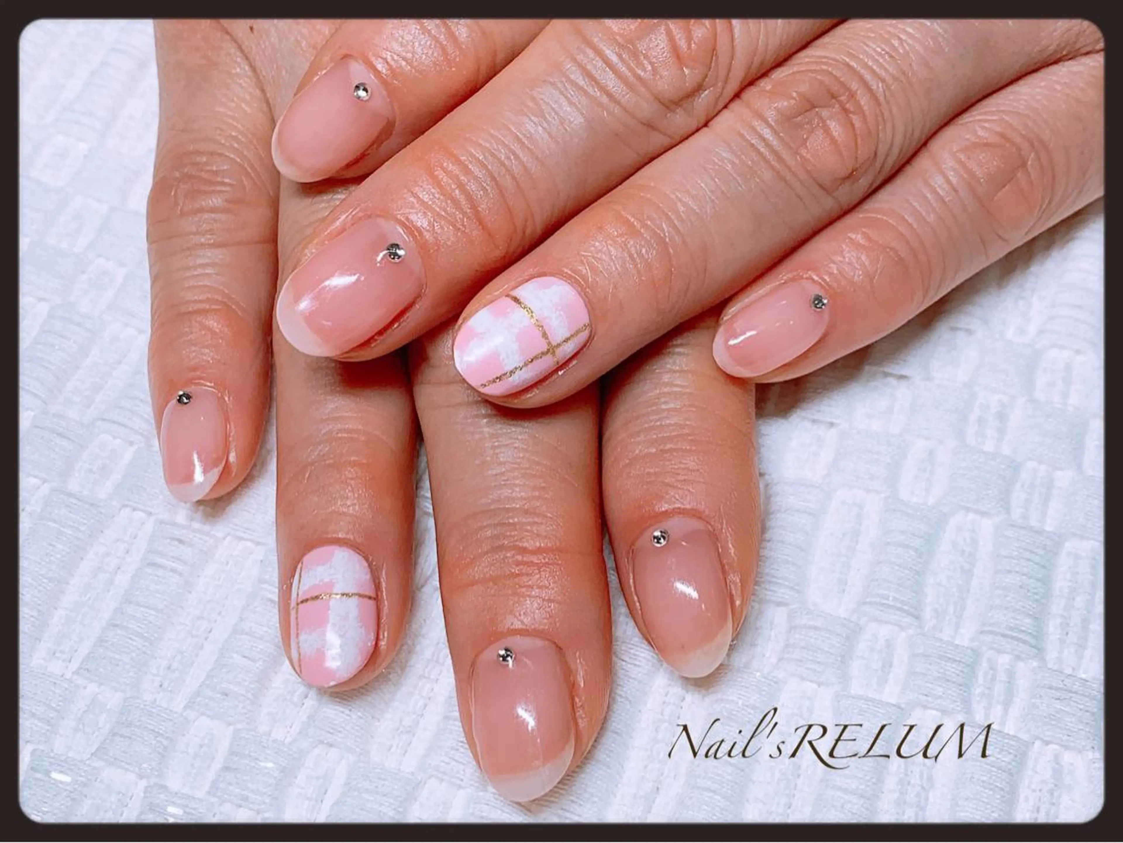 ネイル アートネイル THECOLORS所属・近貞 莉奈のネイルデザイン