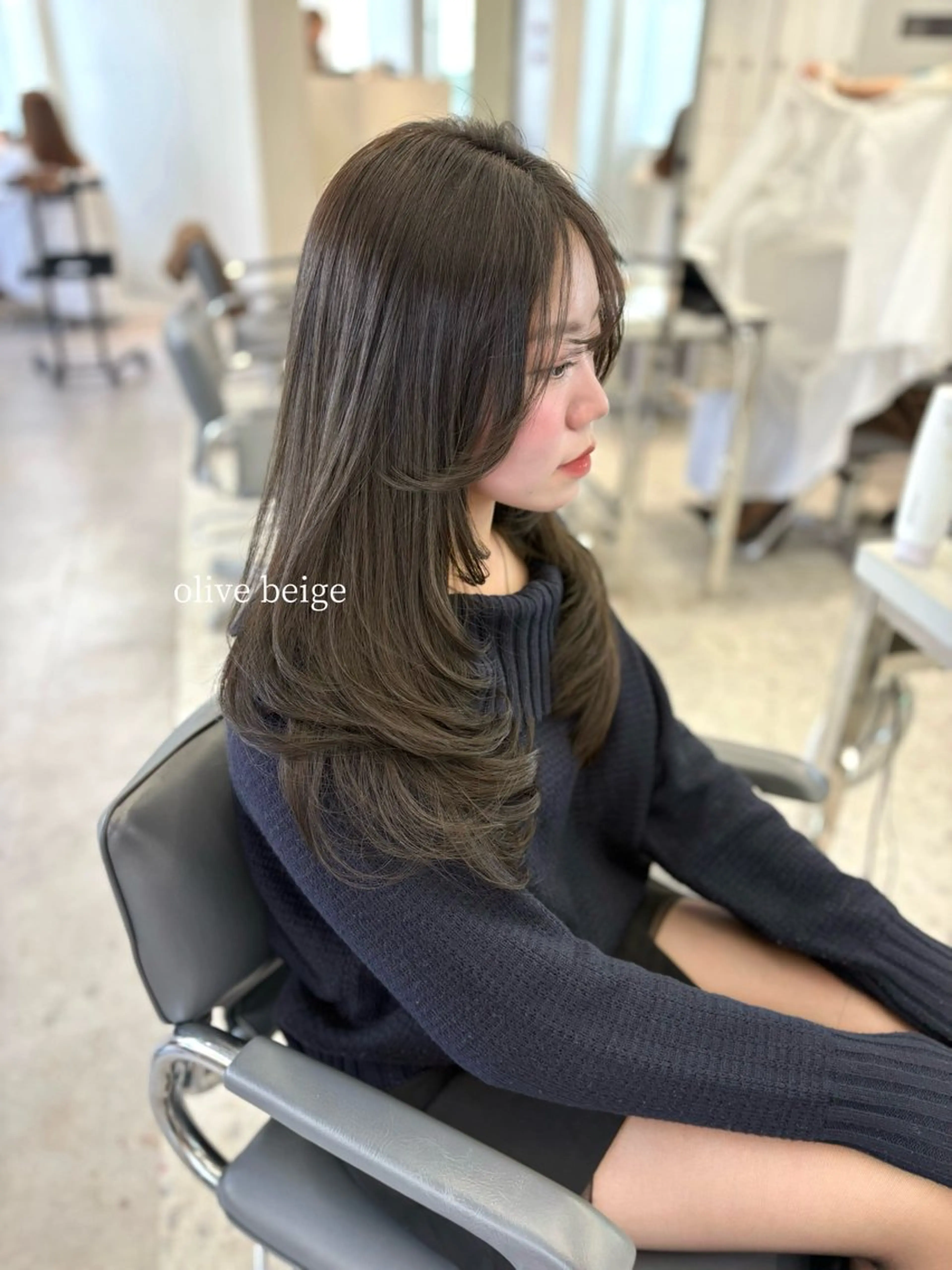 ロング カラー ベージュカラー オリーブベージュ レイヤーカット カット ヘアカラー トリートメント MEI🎀つやカラー 🎀レイヤー🎀渋谷のヘアスタイル