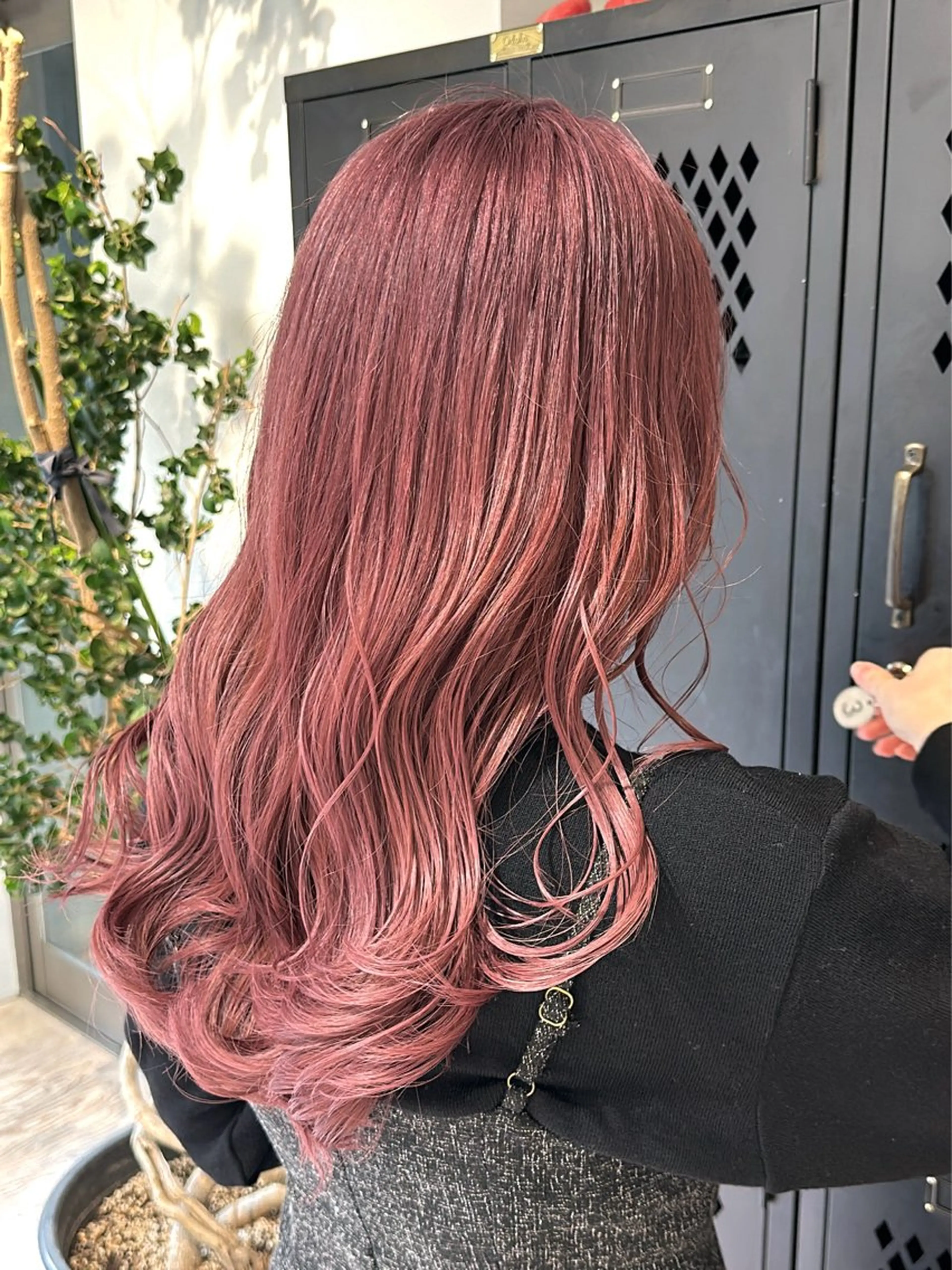 セミロング カラー 抜きっぱなしブロンド ササキカズマのヘアスタイル