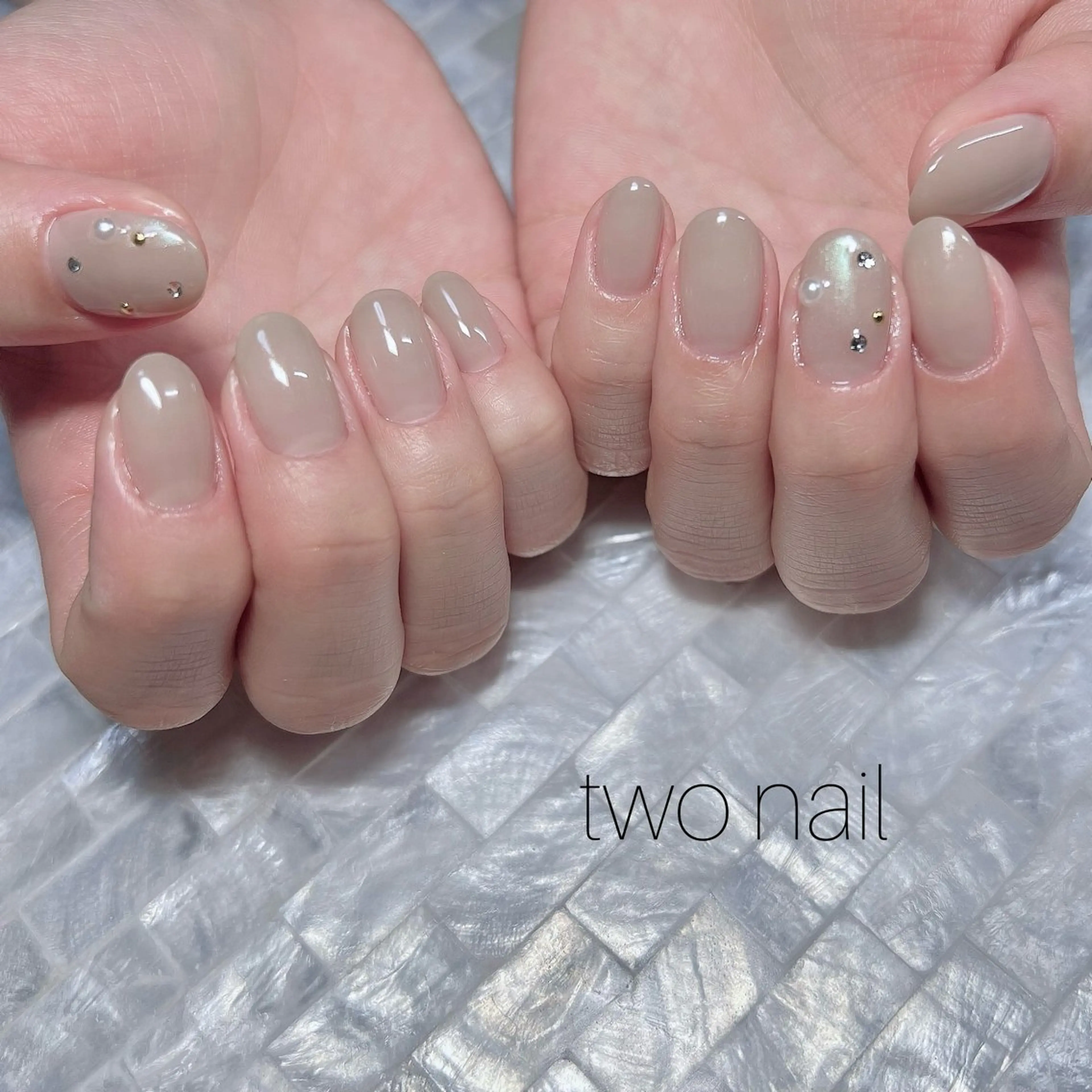 ネイル ネイルチップ ホワイト ハンドネイル two nailのネイルデザイン