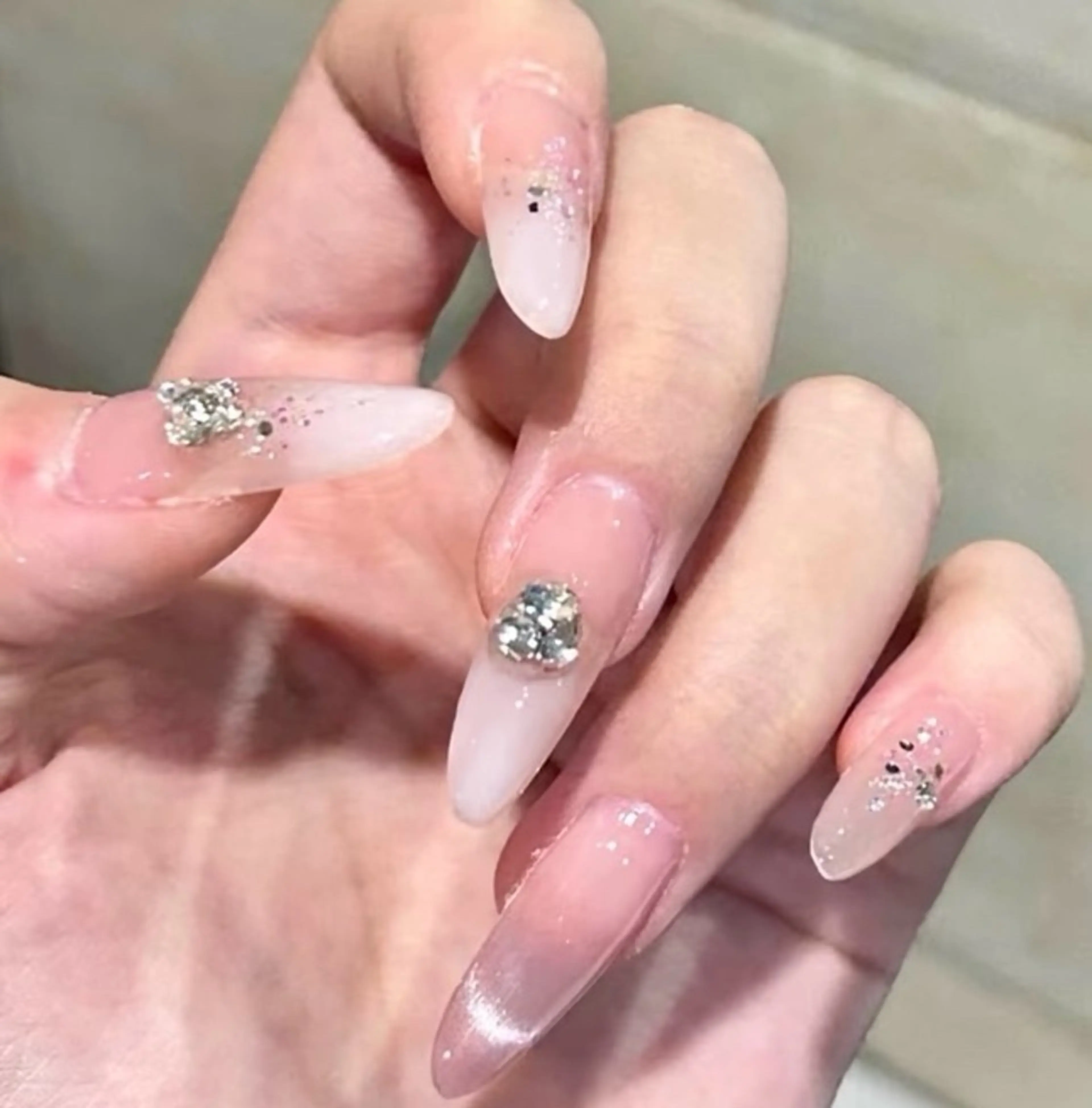 ネイル チークネイル 長さ出し フラワーネイル フレンチネイル ガーリー SunNail池袋駅 ワンホンネイルのネイルデザイン