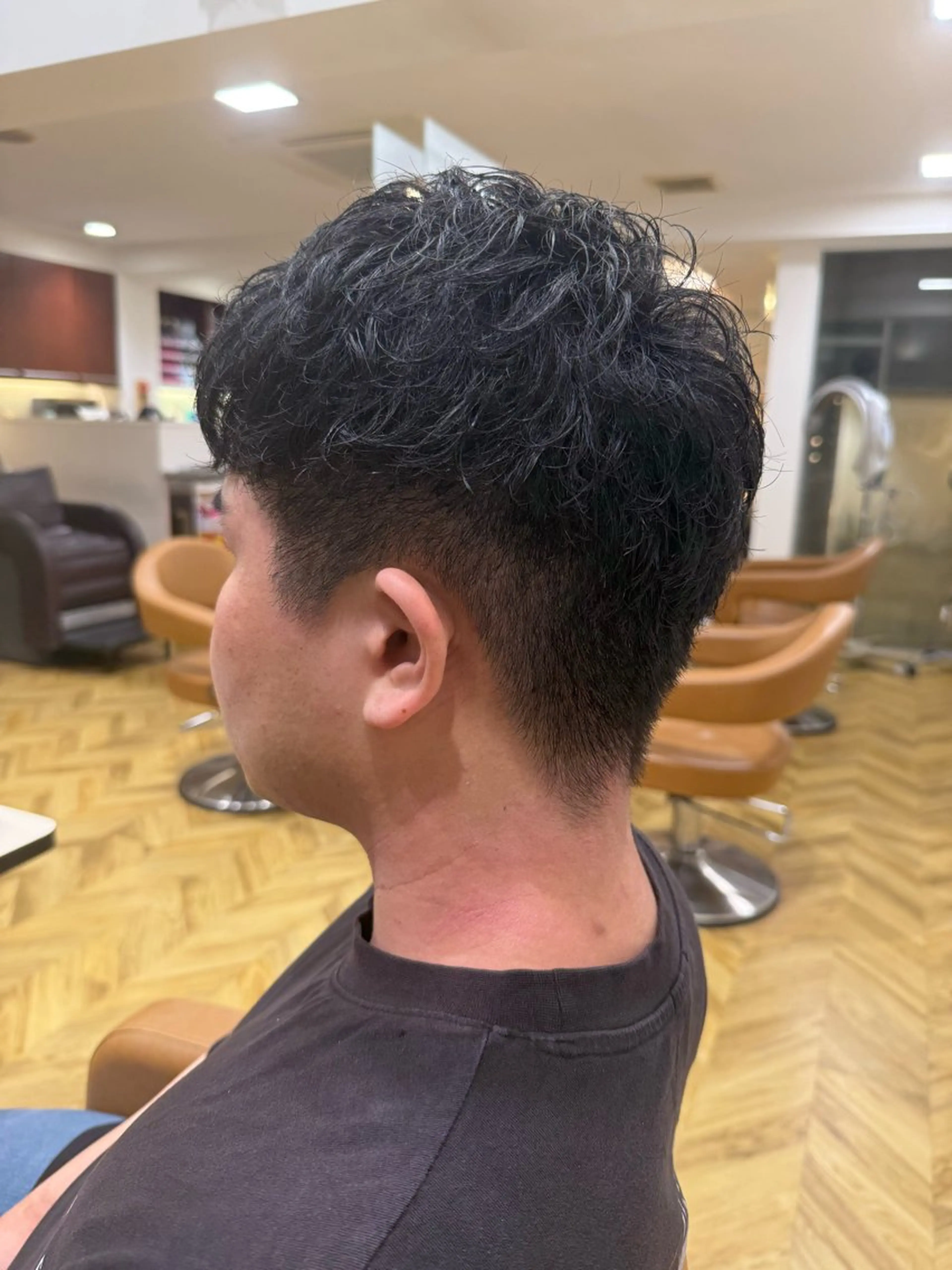 ショート カラー 新美 木乃美のヘアスタイル