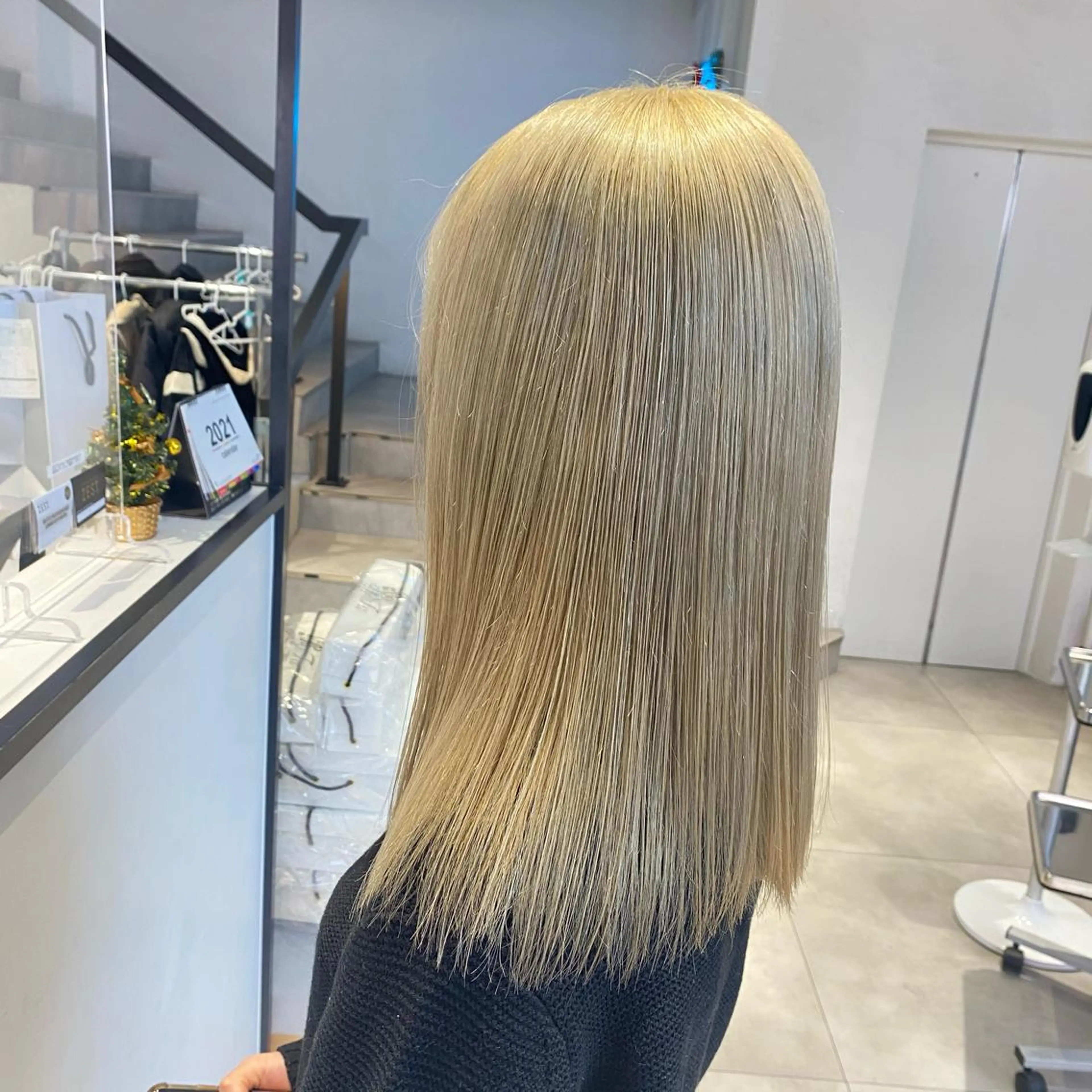 セミロング カラー 酸性ストレート・ メンズ  三原 楊子のヘアスタイル