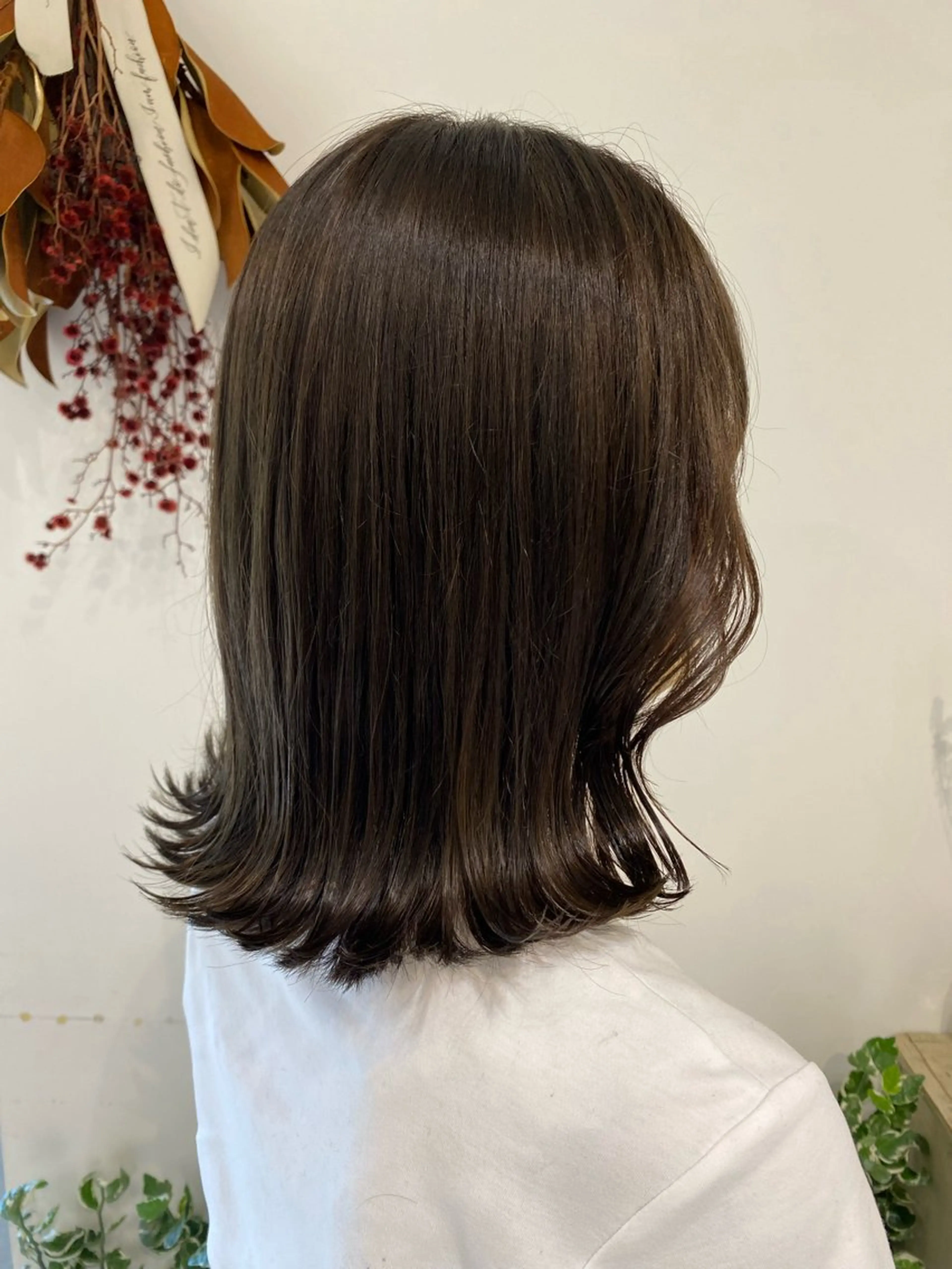 ミディアム カラー ベージュカラー オリーブベージュ ducha所属・DUCHA Tomida naoのヘアスタイル