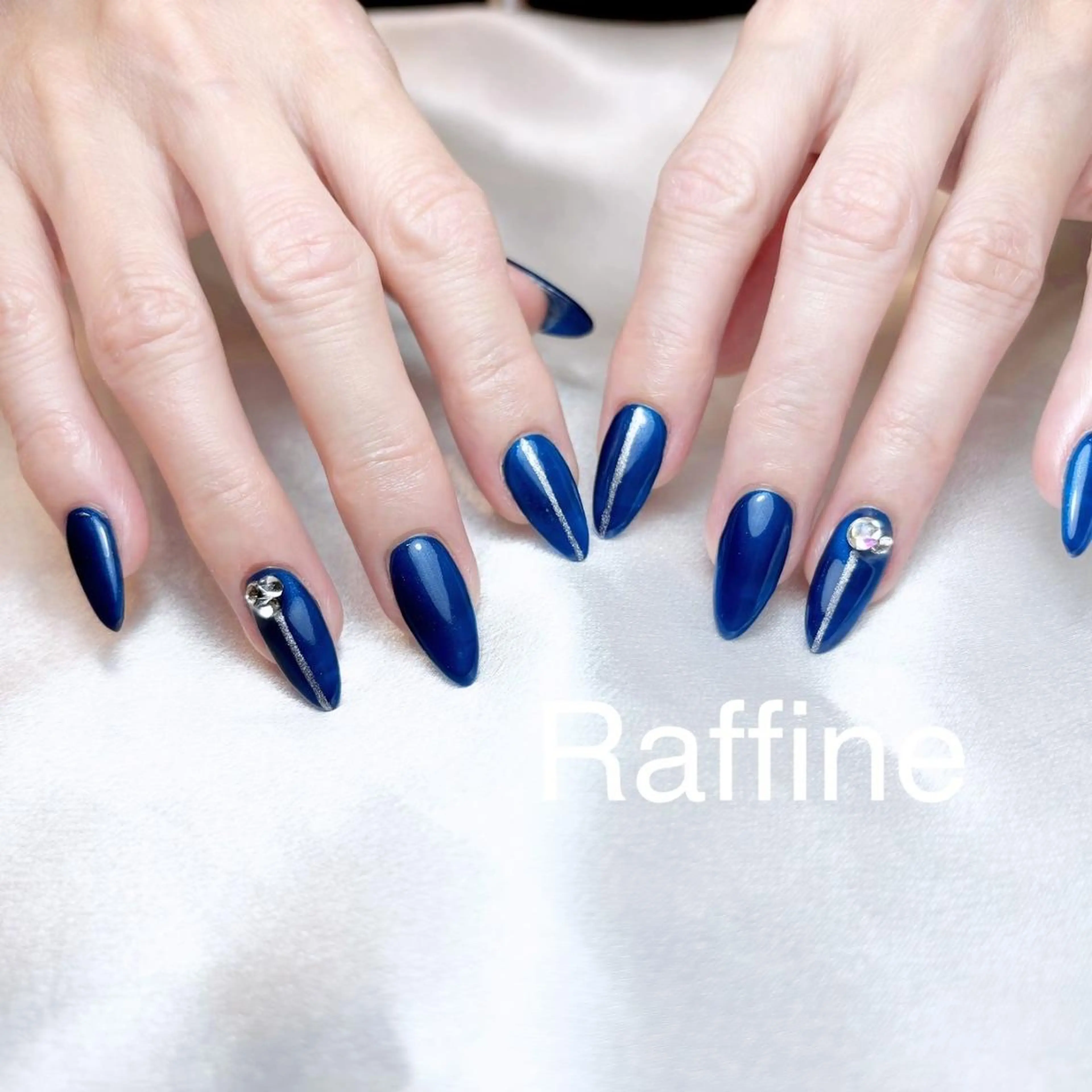 ネイル RAFFINE 月🦋🩵のネイルデザイン