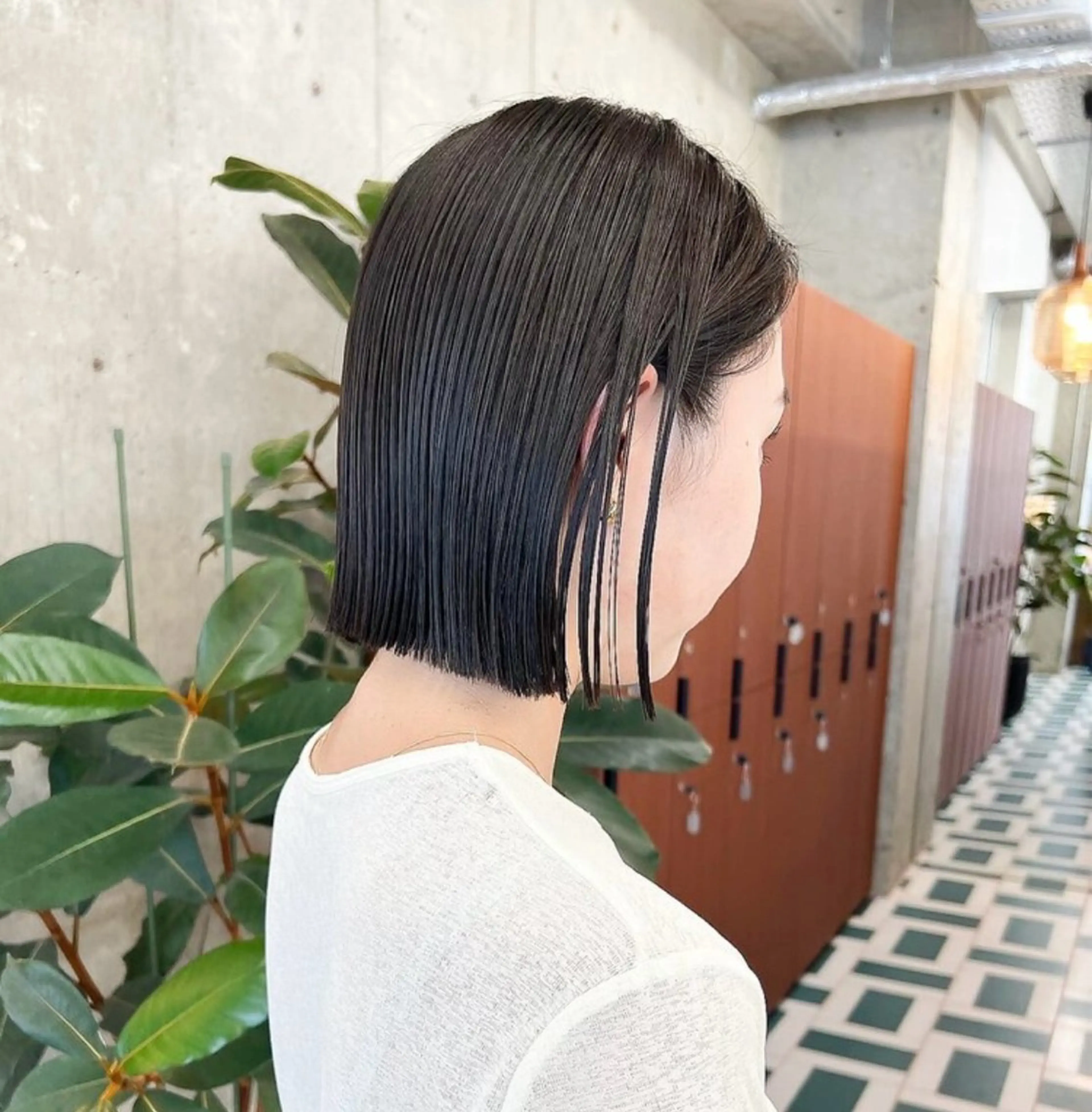 ミディアム カラー 切りっぱなしボブ グレージュ オリーブグレージュ オリーブグレー ボブ AYAKA/名古屋/ 栄/ボブ/透明カラーのヘアスタイル