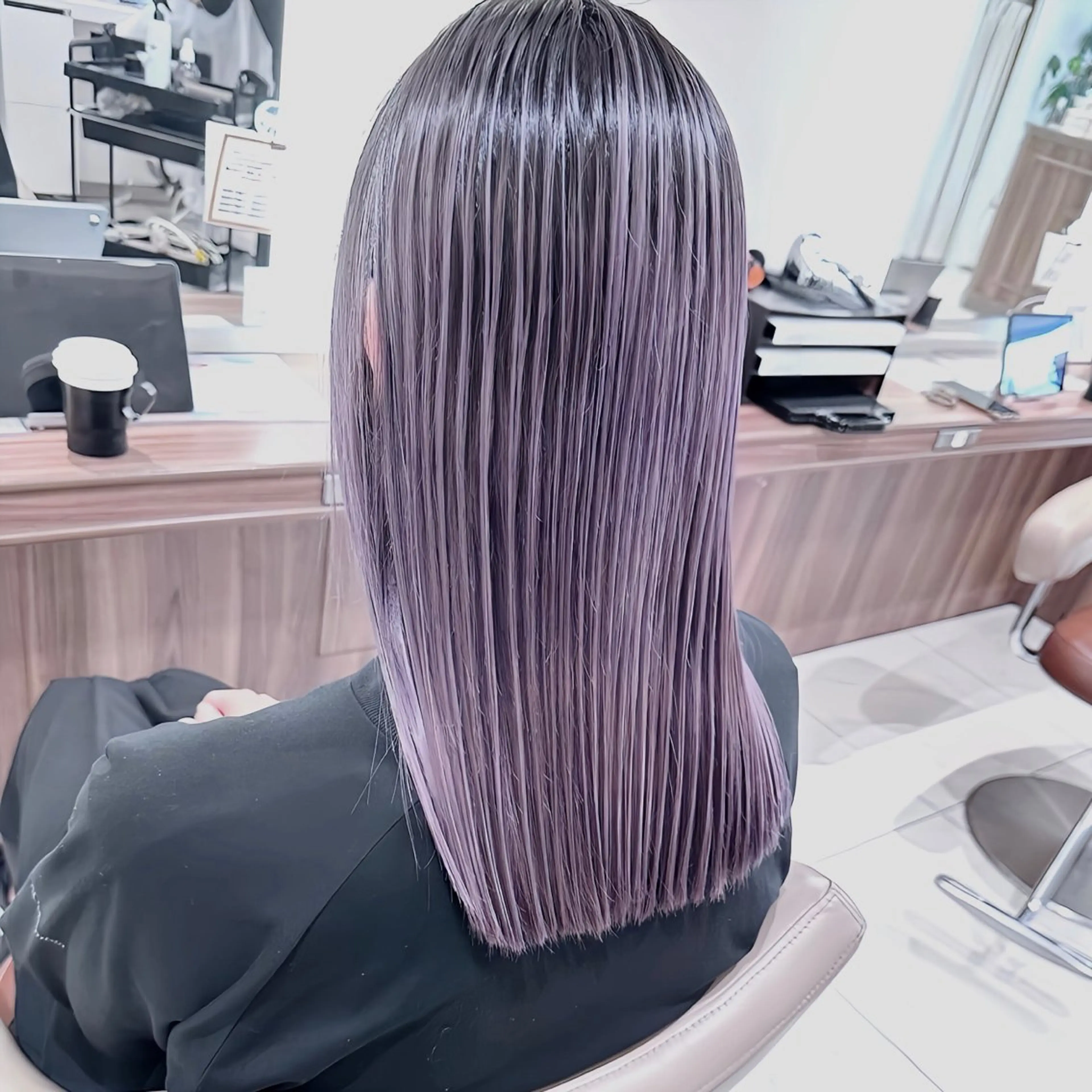 カラー ブリーチ 加藤芽実カラーリスト ／ミルクティーカラーのヘアスタイル