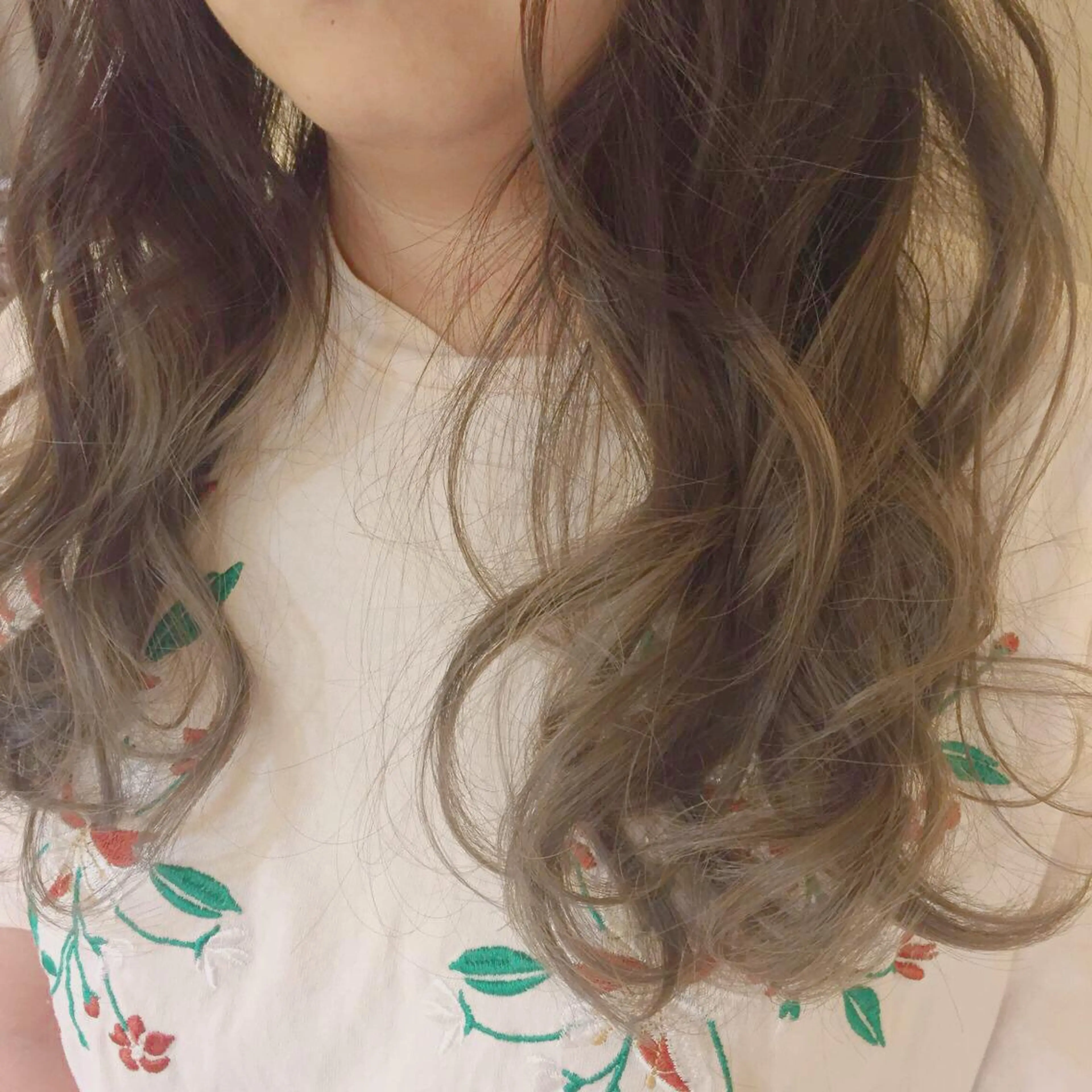 ロング カラー グラデーションカラー カット ヘアカラー 加藤 綾華のヘアスタイル