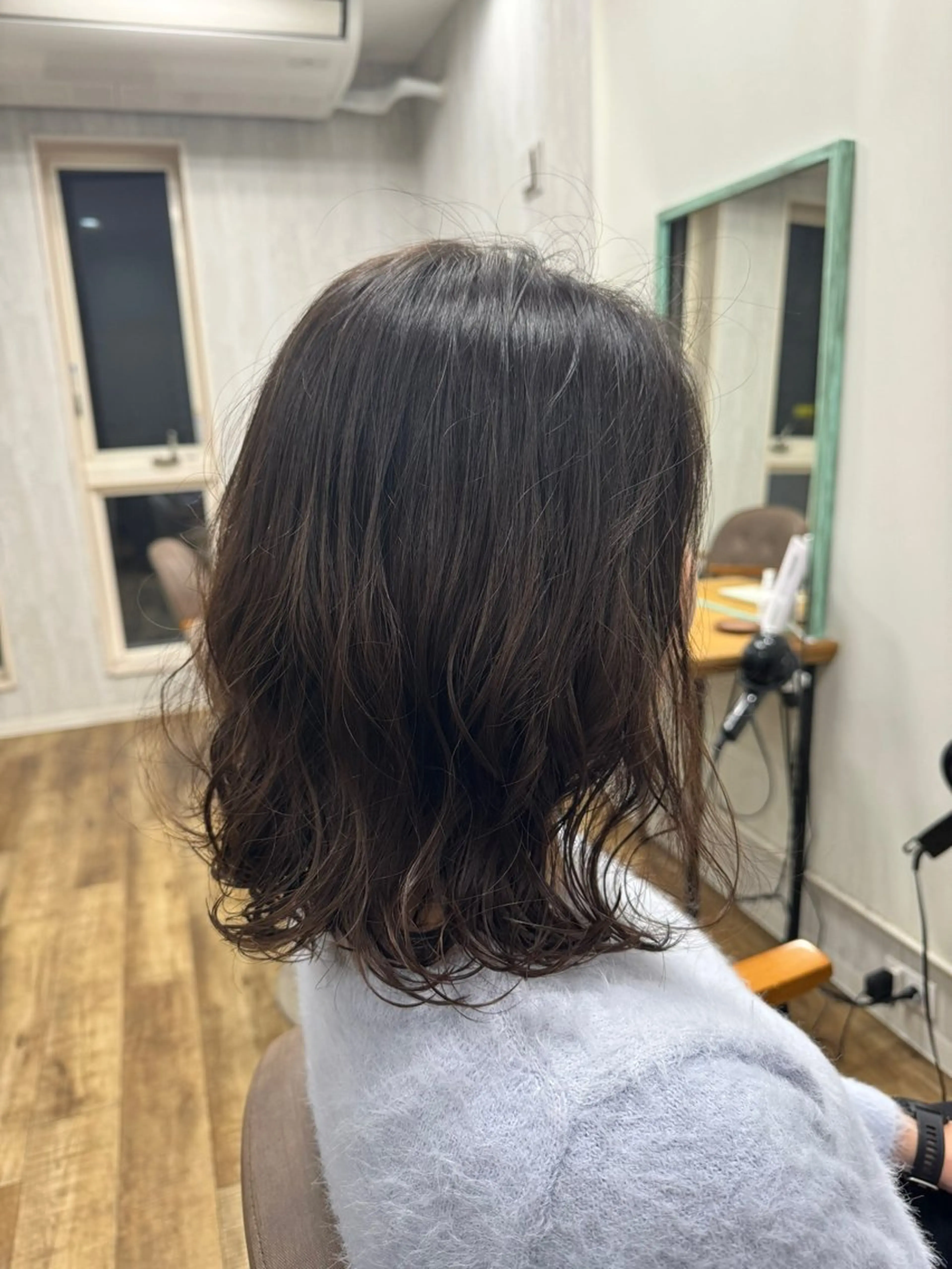 ミディアム パーマ 二俣 秋亜のヘアスタイル