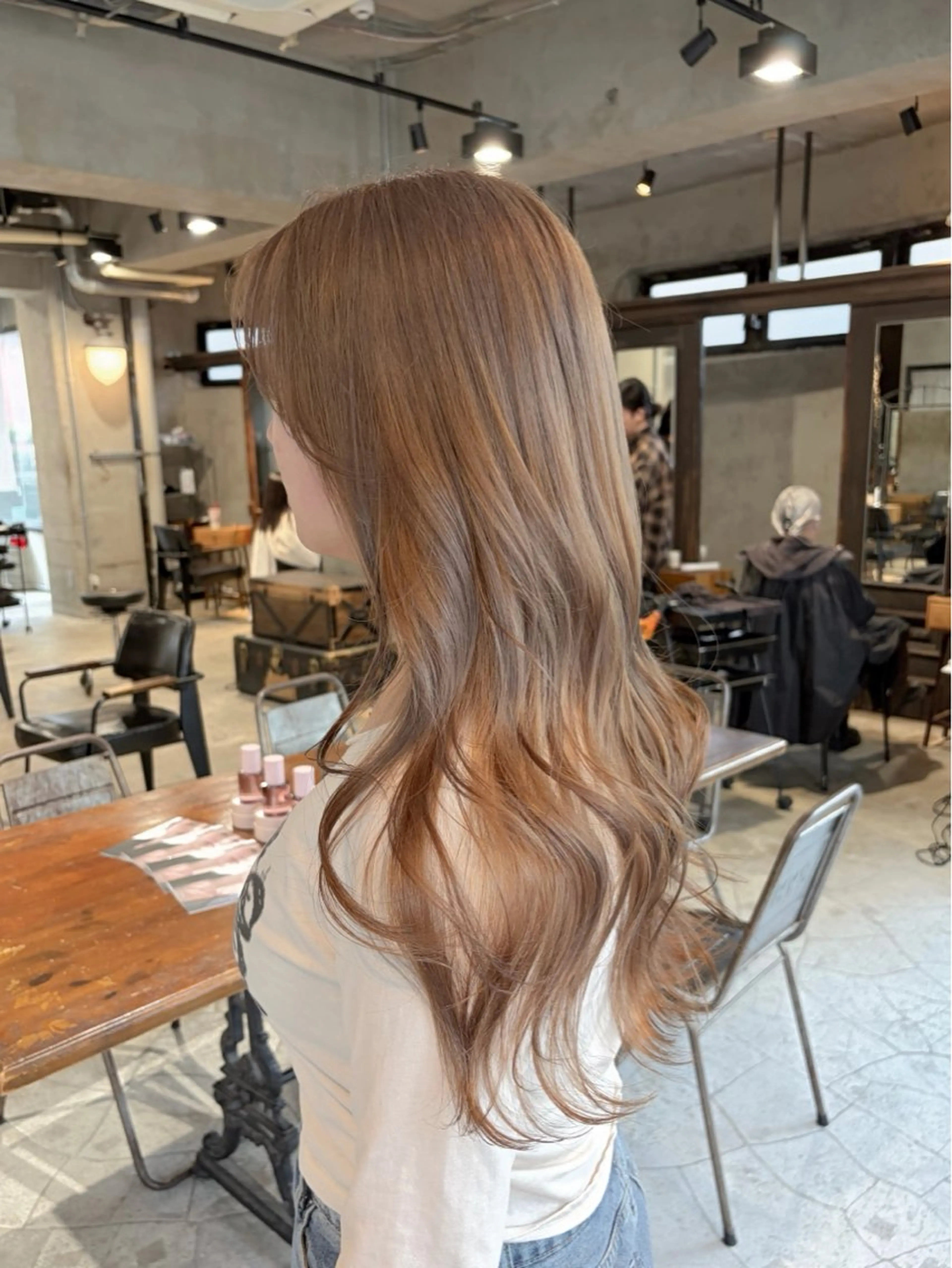 ロング カラー ベージュカラー ブロンド ハイトーンカラー ハイトーンベージュ ミルクティーベージュ カット ヘアカラー トリートメント ヘアセット 似合わせハイトーン 🍯ayumi🍯のヘアスタイル