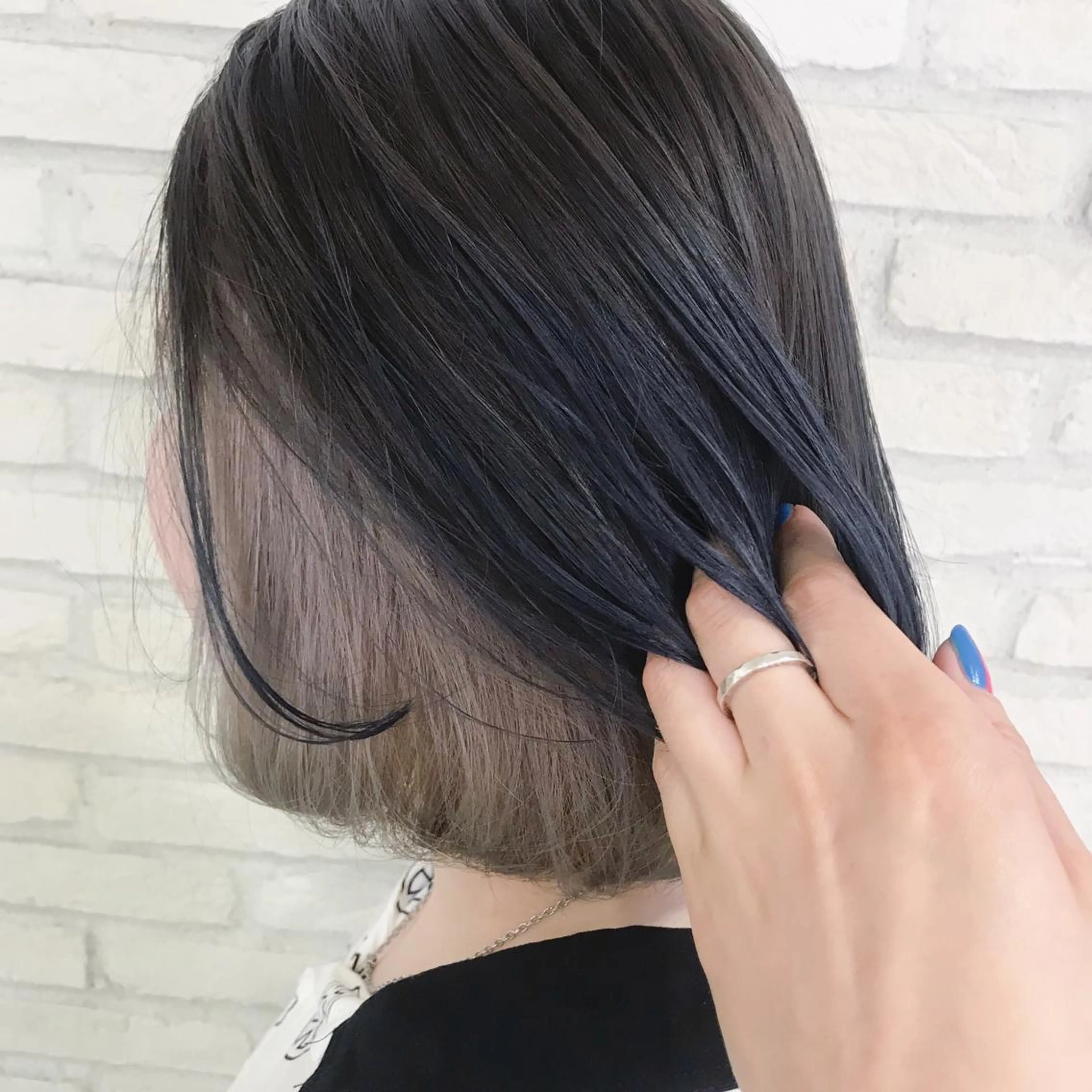 ショート カラー ベージュカラー ブルーカラー ミルクティーベージュ ネイビーカラー 横浜🍒ルーツカラー エクステ／RIEのヘアスタイル