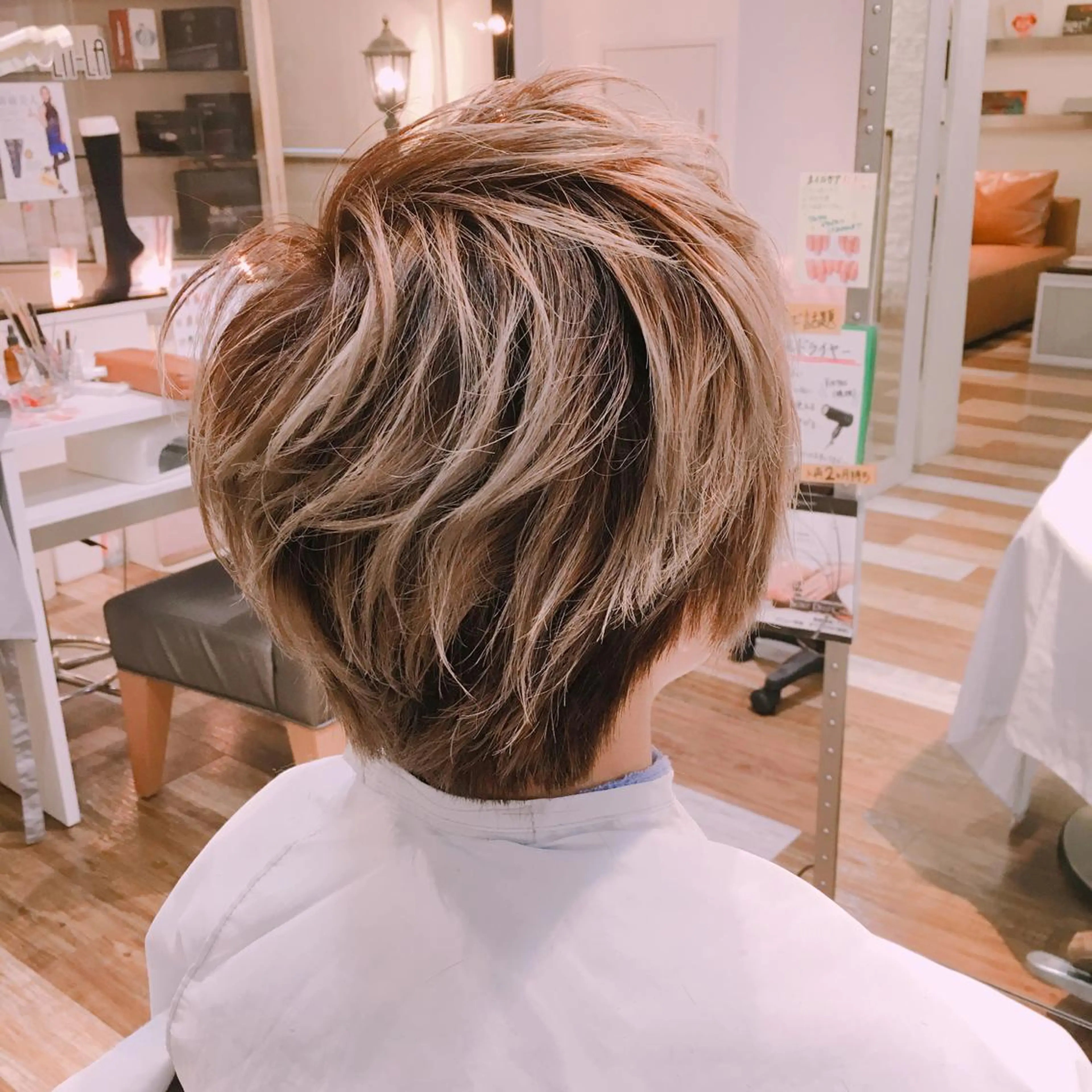 ショート 角床直哉 カラーカットNO 1のヘアスタイル