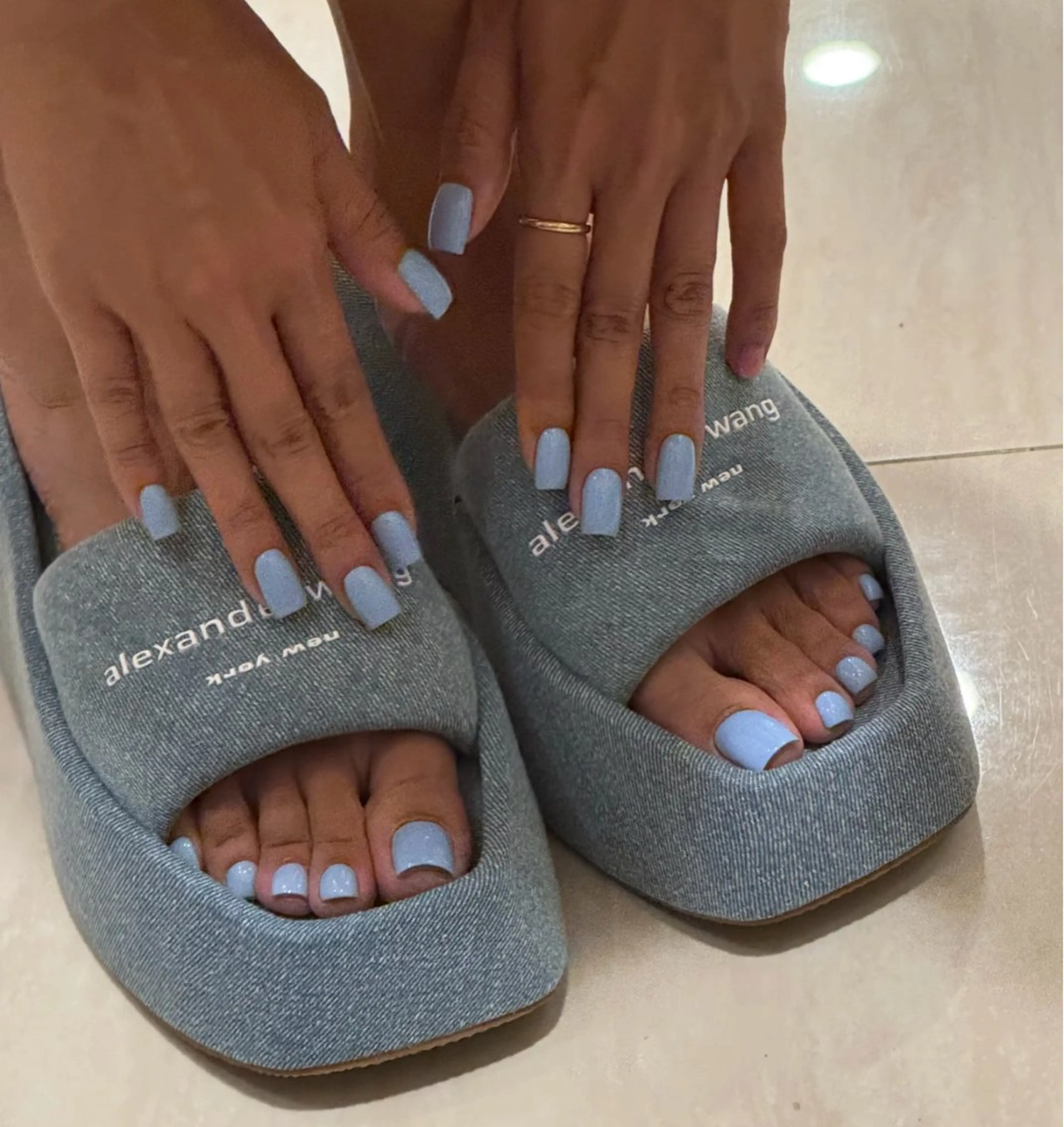 💛手足同日施術💛ハンドジェル&フットジェル💛ワンカラーの写真