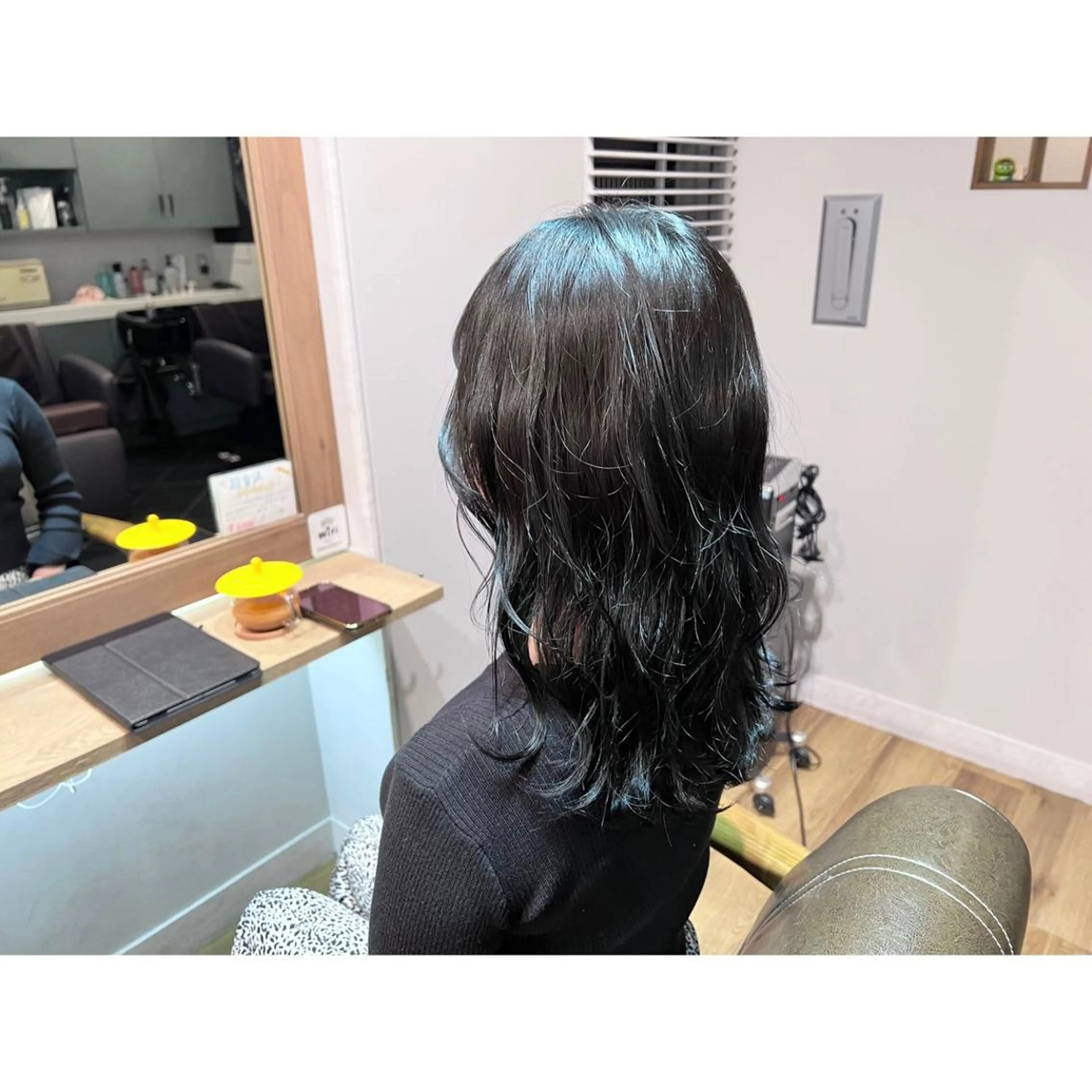 ロング カラー 黒髪 ブルーカラー ブルーブラック ヘアカラー トリートメント ツキダテ ユイのヘアスタイル