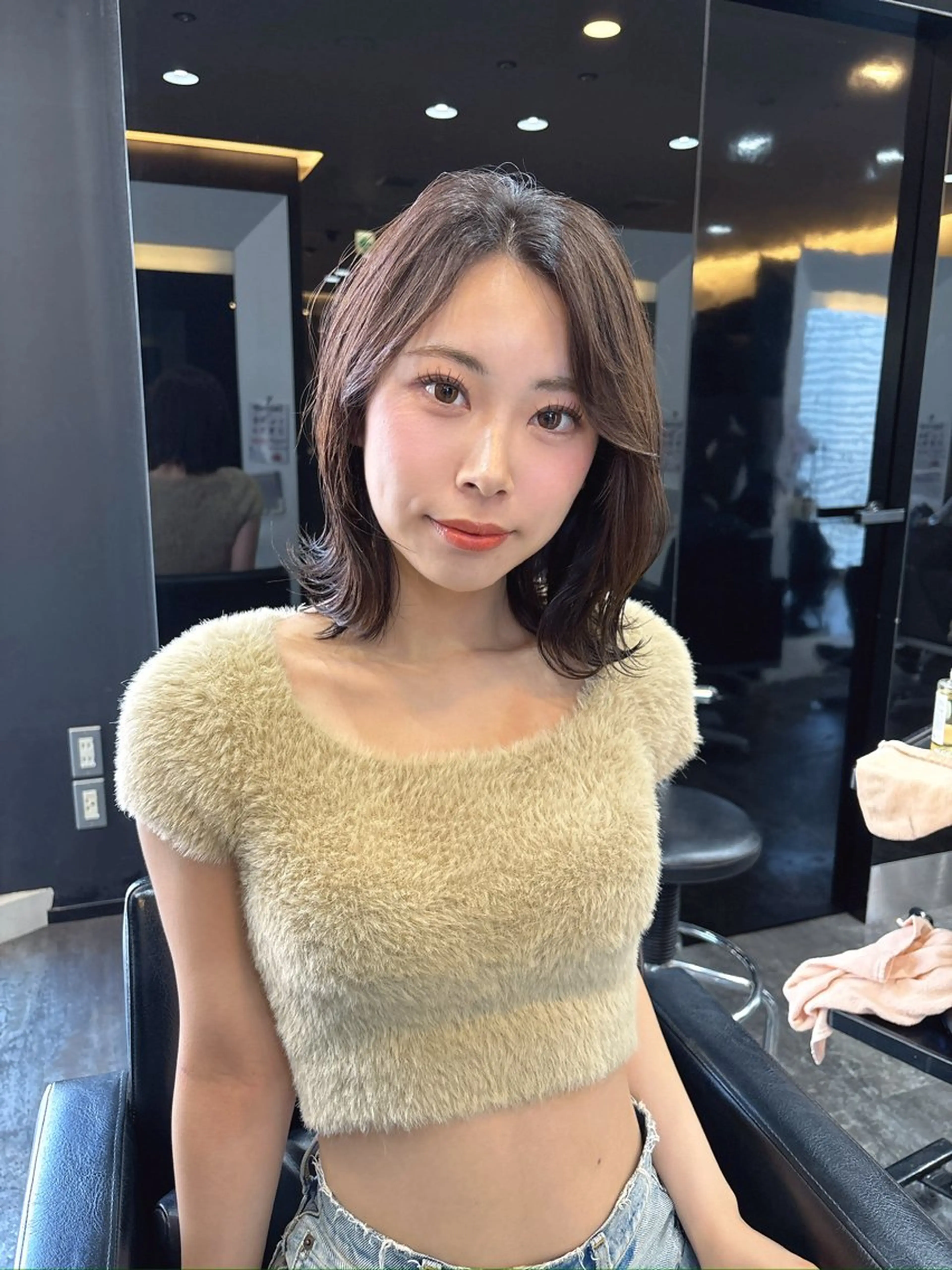 ミディアム ミディアムレイヤー レイヤーカット カット 人気サロン ボブヘアのヘアスタイル