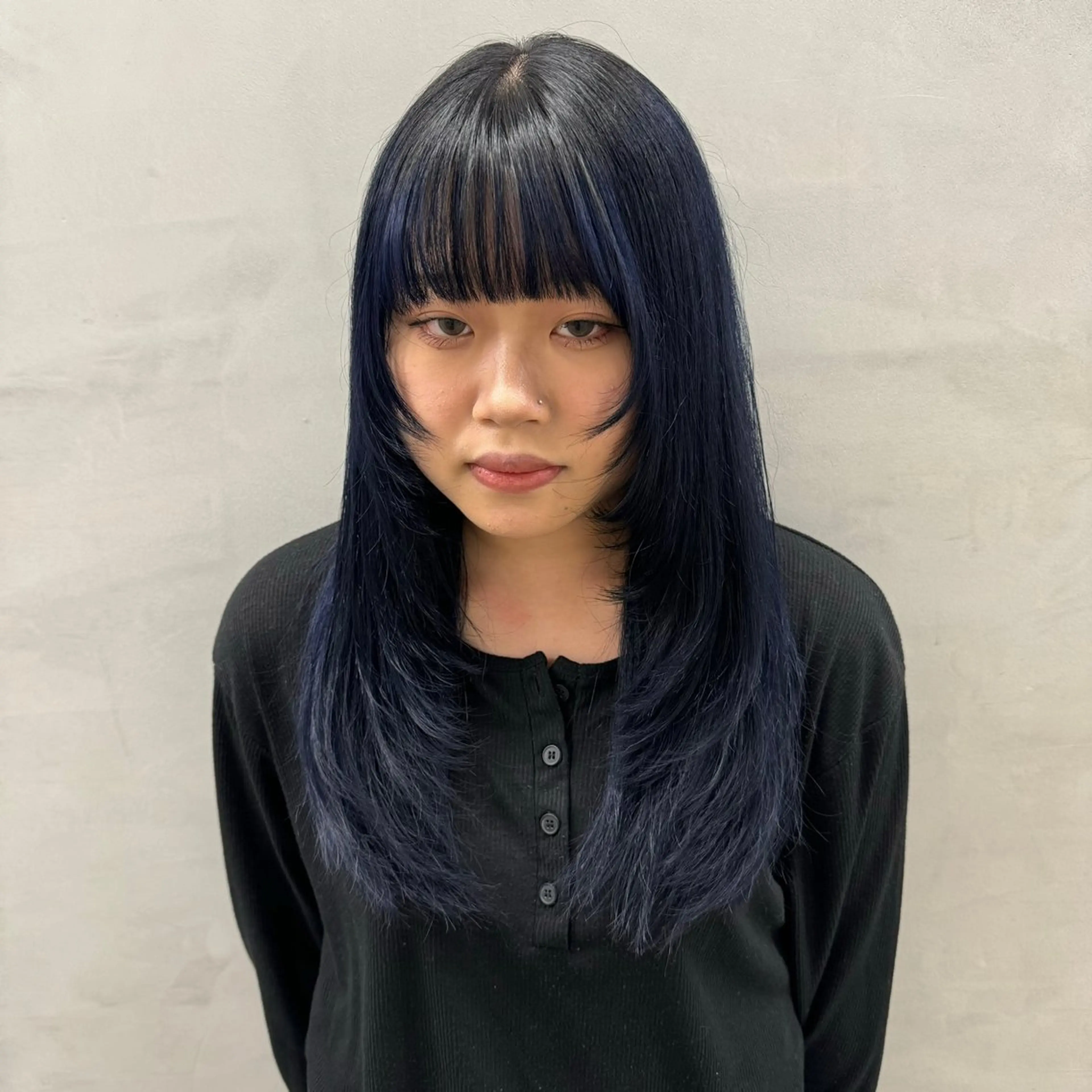 ロング カラー ヘアアレンジ アッシュ 黒髪 ブリーチ ブルーカラー ブルーブラック カット ヘアカラー トリートメント 🌟🍒ハイトーン 韓国ヘア/ユウミのヘアスタイル
