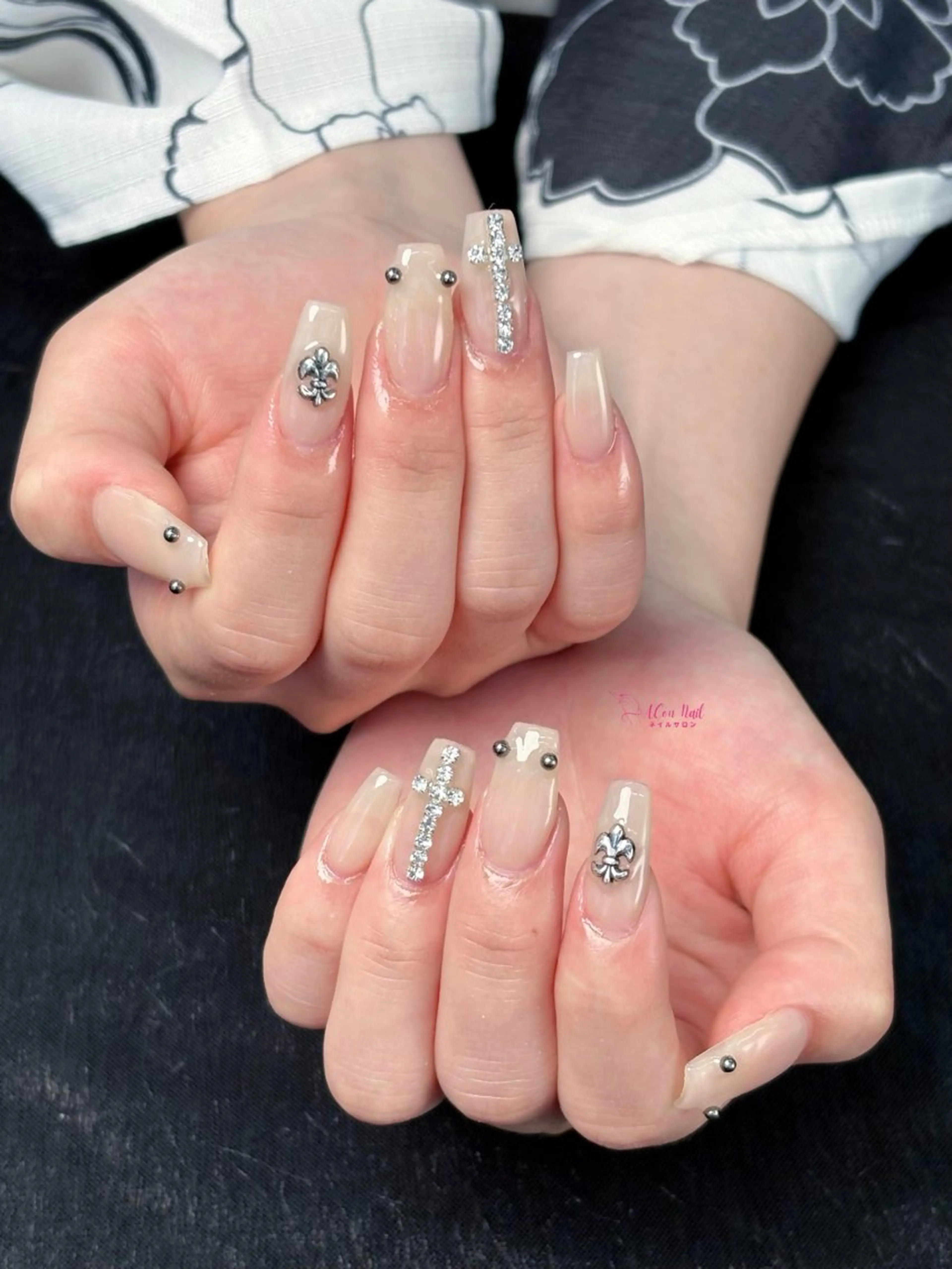 ネイル 桜ネイル 長さ出し フラワーネイル フレンチネイル ジェルネイル ハンドネイル AConNailSalon所属・ACon NailSalonのネイルデザイン