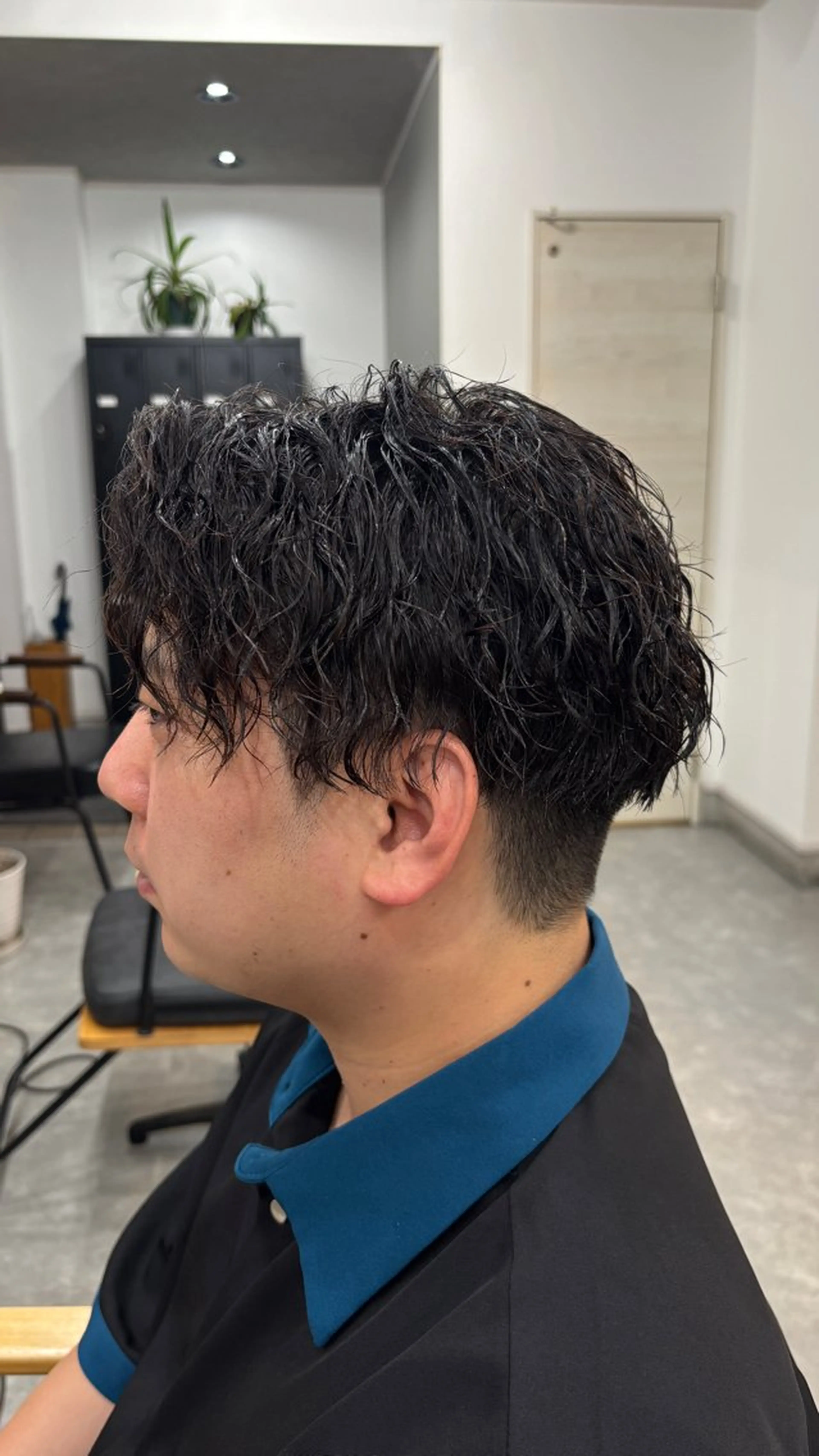 メンズ センターパート フェザーパーマ マッシュ メンズパーマ スペインカール カット パーマ 縮毛矯正/メンズ パーマWATARUのヘアスタイル